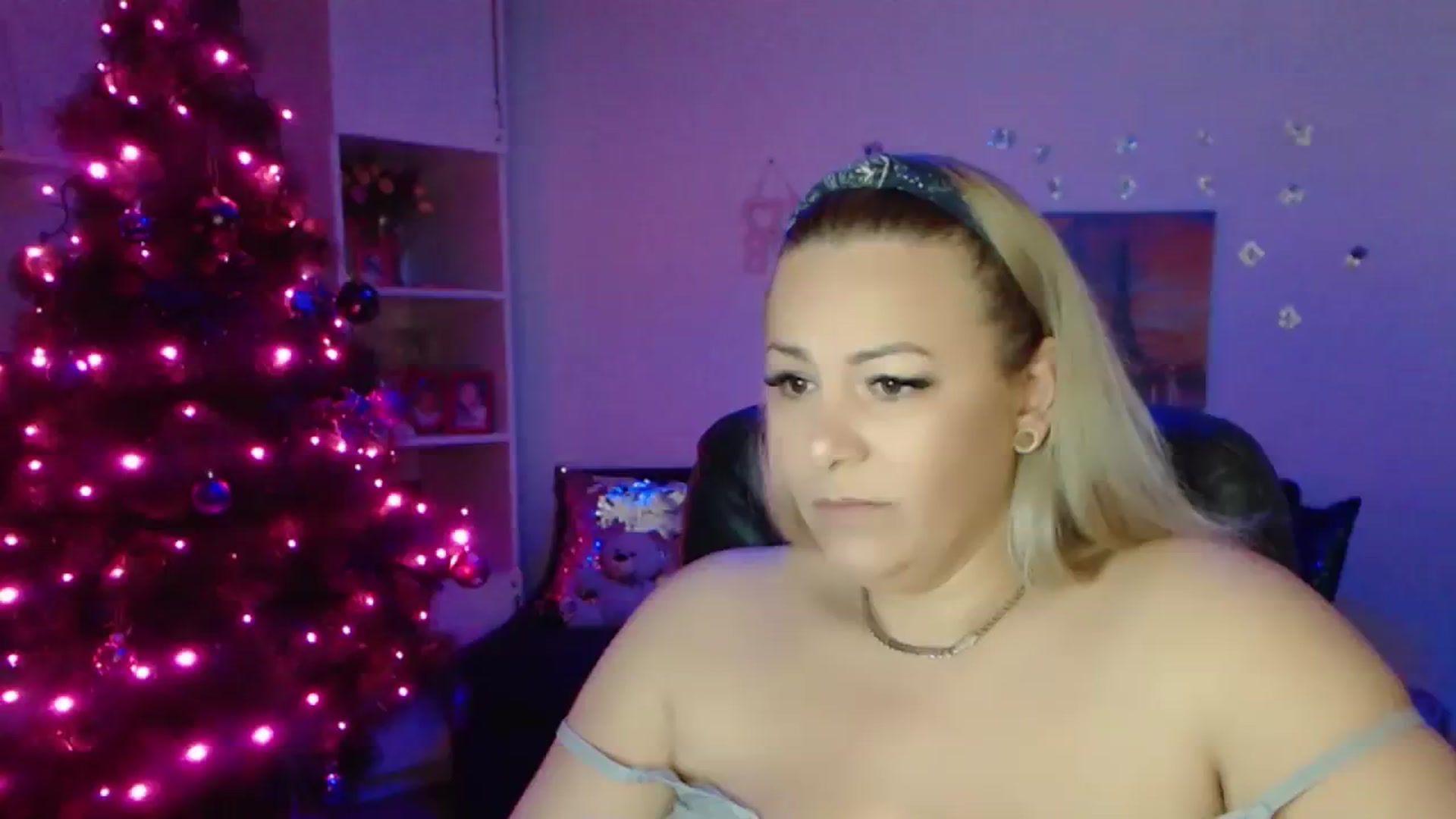 Gallery image thumbnail from A_baby_Boo's myfreecams stream on, 12/06/2023, 12:11 image 2 of 20