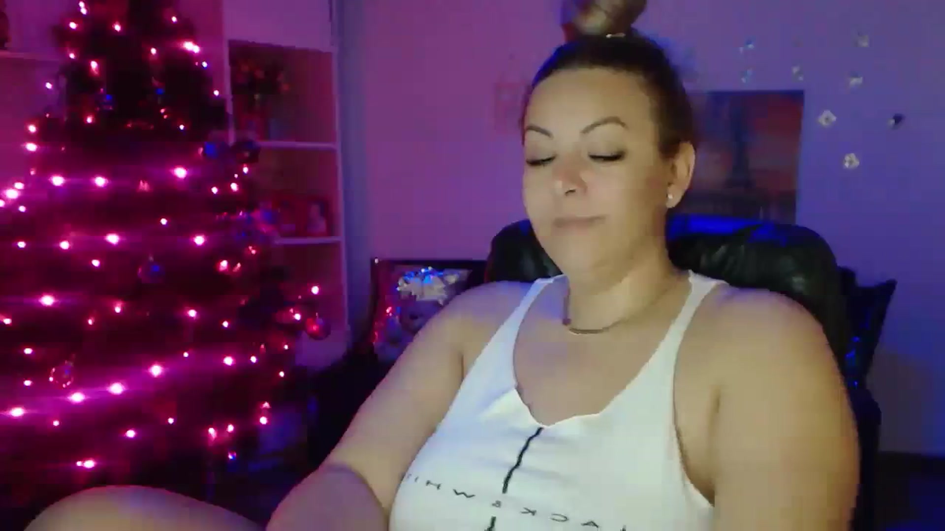 Gallery image thumbnail from A_baby_Boo's myfreecams stream on, 12/10/2023, 14:47 image 13 of 20