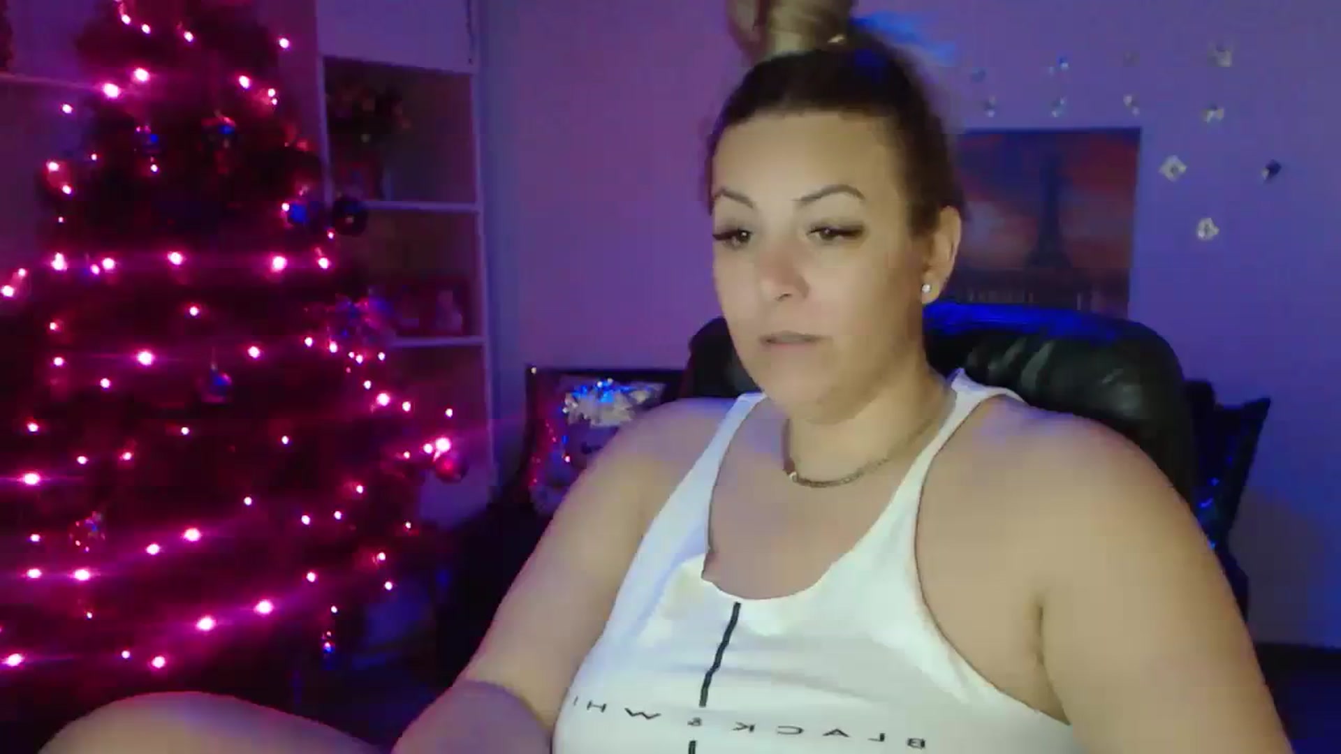 Gallery image thumbnail from A_baby_Boo's myfreecams stream on, 12/10/2023, 14:47 image 10 of 20