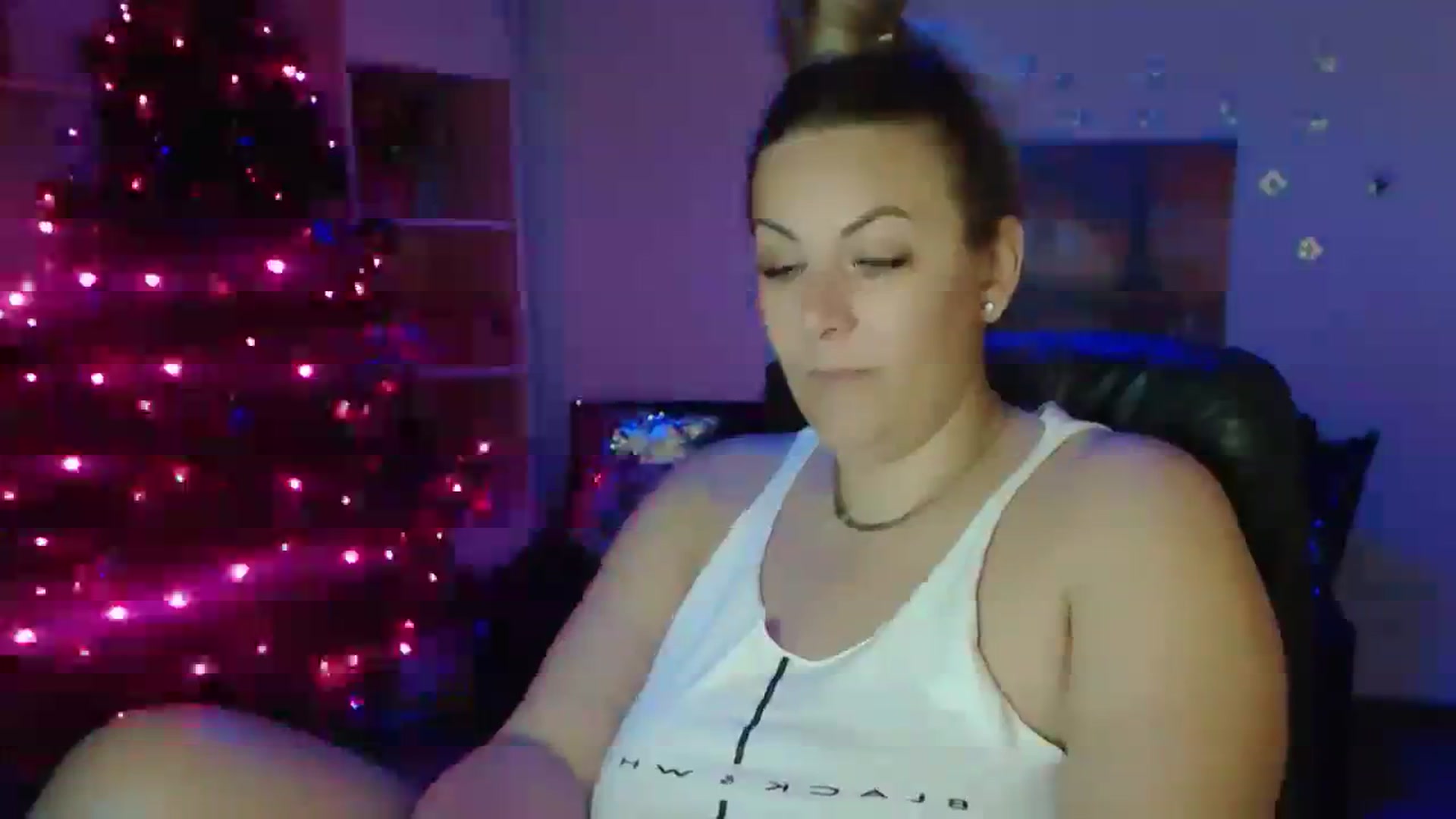 Gallery image thumbnail from A_baby_Boo's myfreecams stream on, 12/10/2023, 14:47 image 3 of 20
