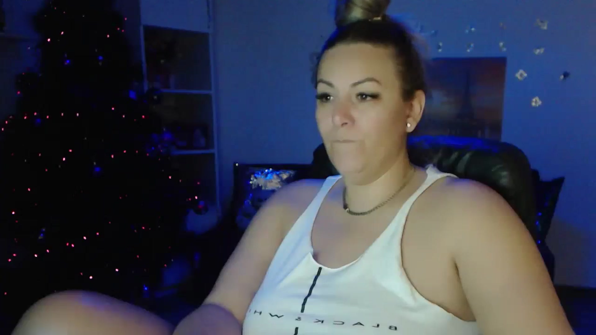 Gallery image thumbnail from A_baby_Boo's myfreecams stream on, 12/10/2023, 14:47 image 5 of 20