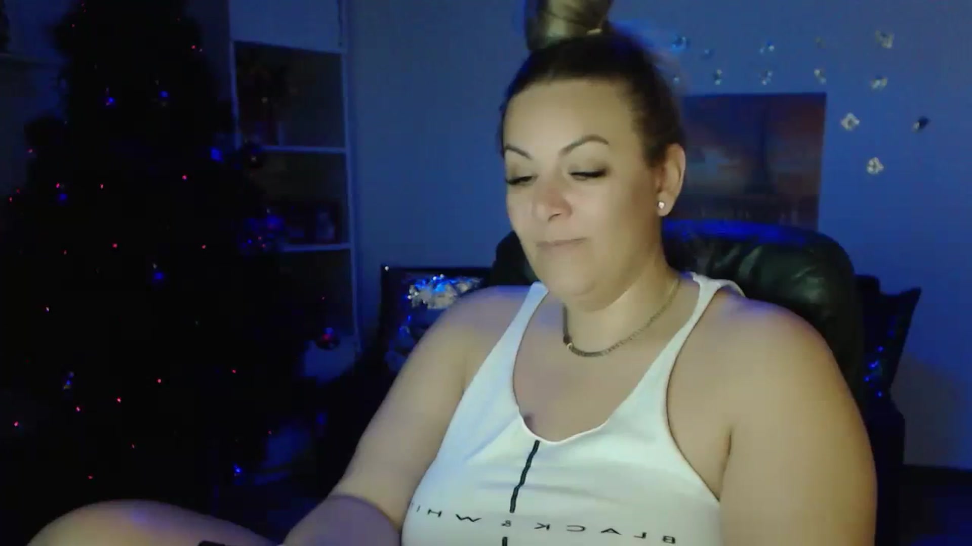 Gallery image thumbnail from A_baby_Boo's myfreecams stream on, 12/10/2023, 14:47 image 7 of 20