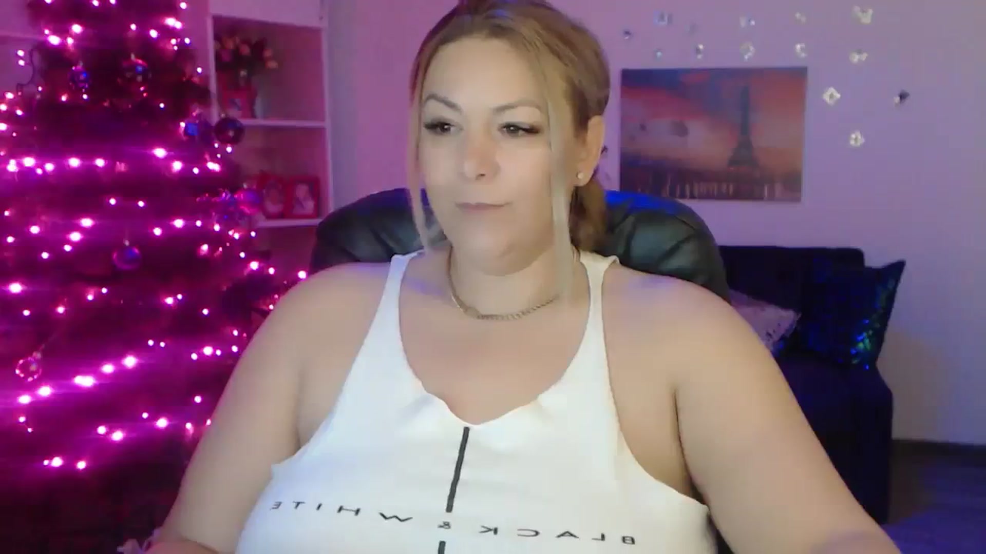 Gallery image thumbnail from A_baby_Boo's myfreecams stream on, 12/10/2023, 21:18 image 12 of 20