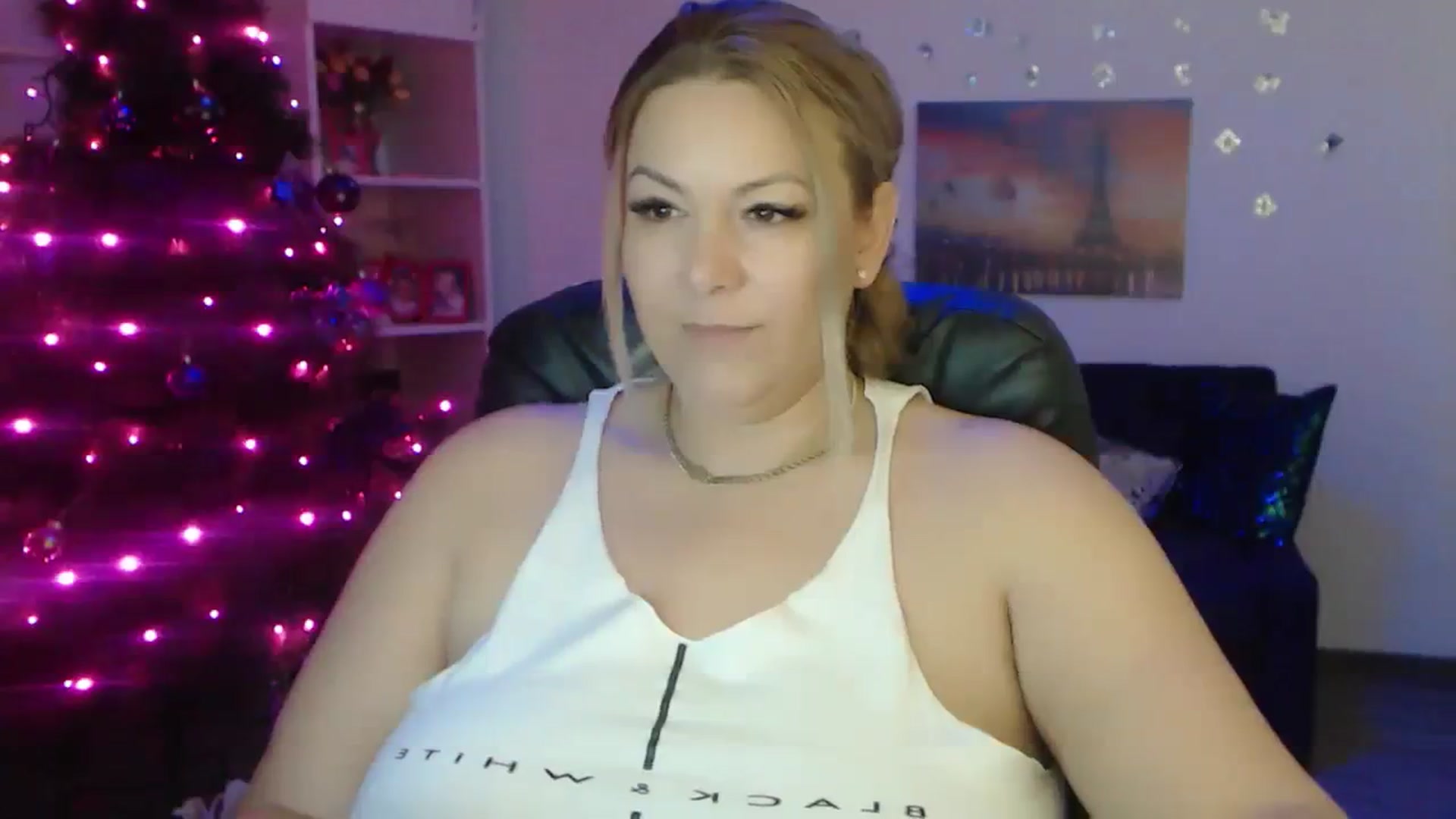 Gallery image thumbnail from A_baby_Boo's myfreecams stream on, 12/10/2023, 21:18 image 13 of 20