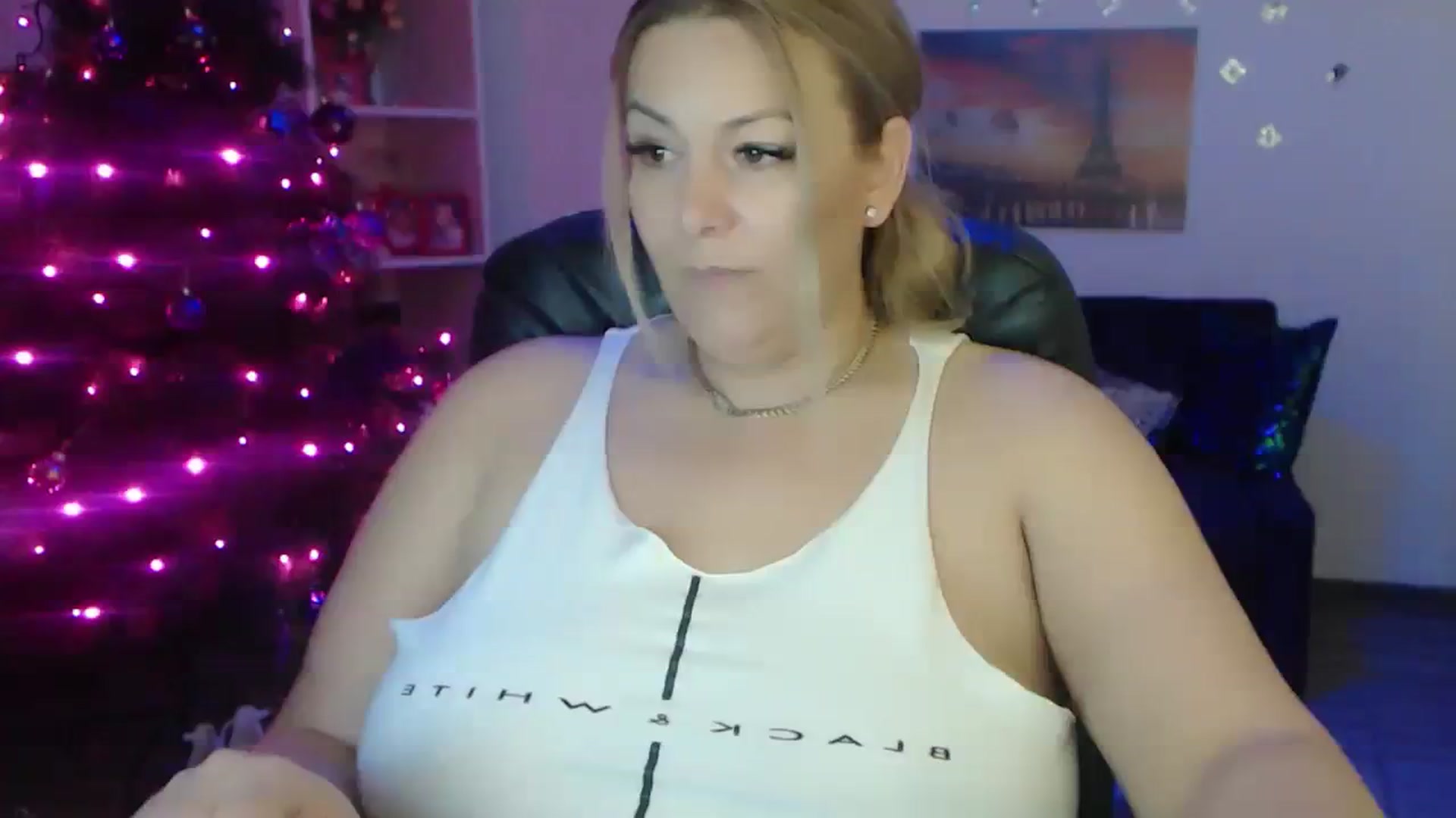 Gallery image thumbnail from A_baby_Boo's myfreecams stream on, 12/10/2023, 21:18 image 14 of 20