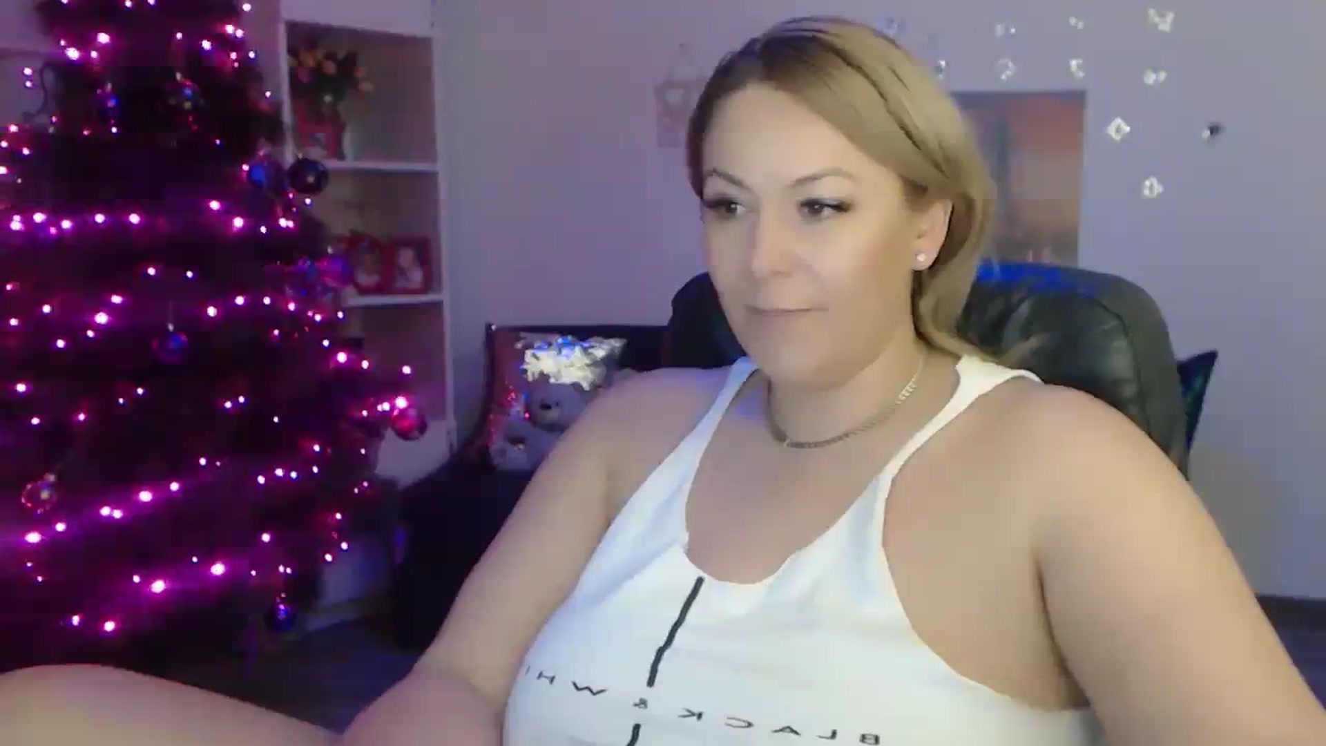 Gallery image thumbnail from A_baby_Boo's myfreecams stream on, 12/10/2023, 21:18 image 5 of 20