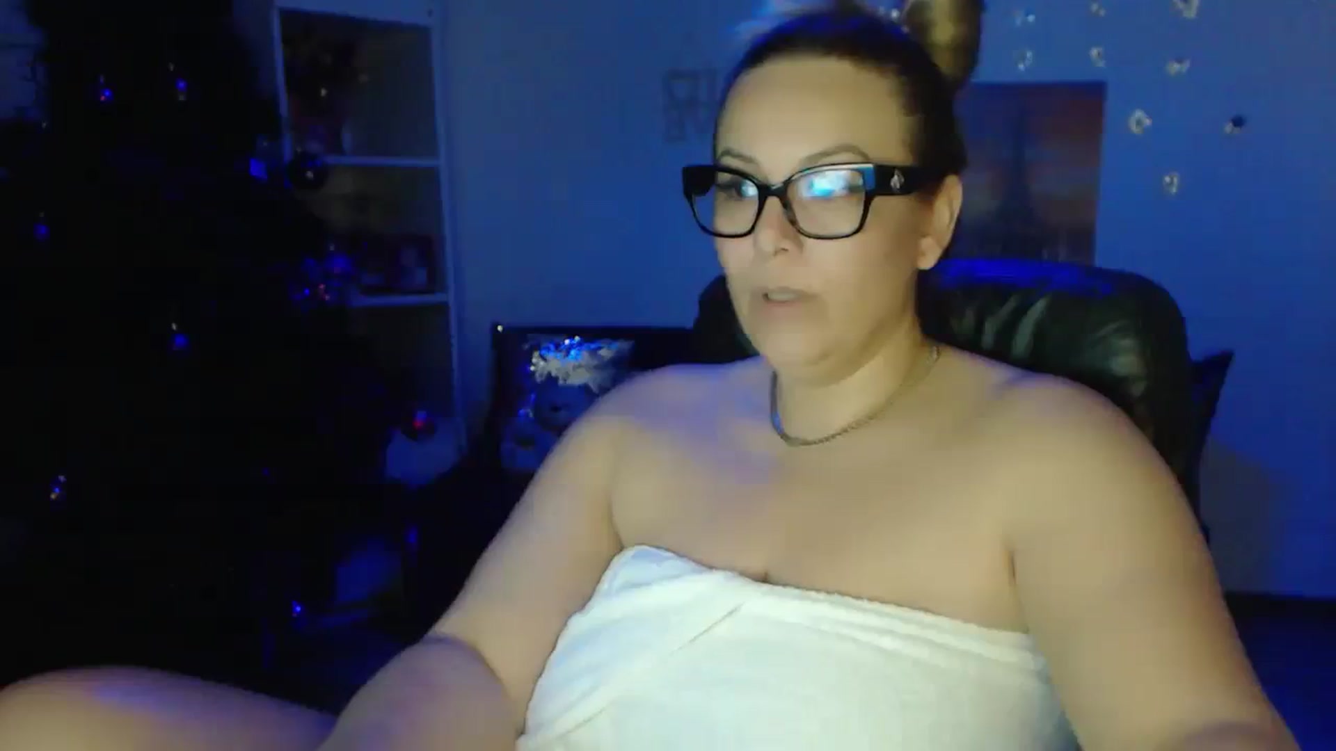 Gallery image thumbnail from A_baby_Boo's myfreecams stream on, 12/11/2023, 11:35 image 16 of 20