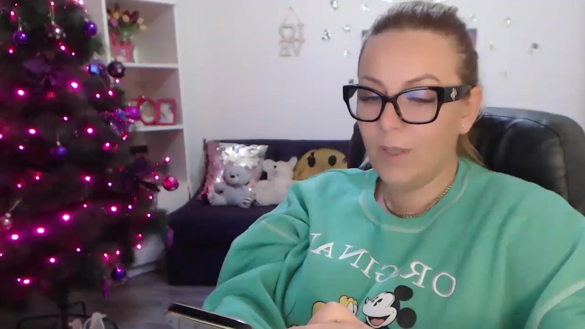 Gallery image thumbnail from A_baby_Boo's myfreecams stream on, 12/14/2023, 19:48 image 10 of 20