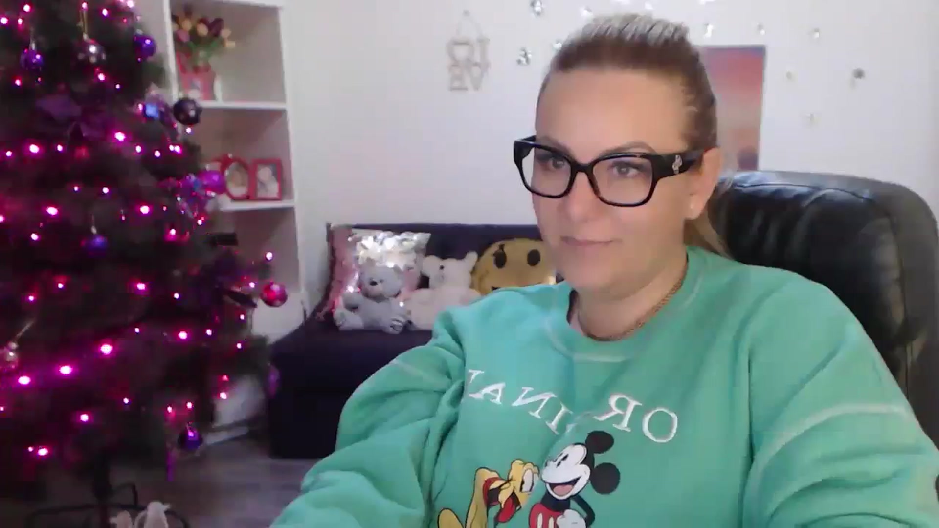 Gallery image thumbnail from A_baby_Boo's myfreecams stream on, 12/14/2023, 19:48 image 13 of 20