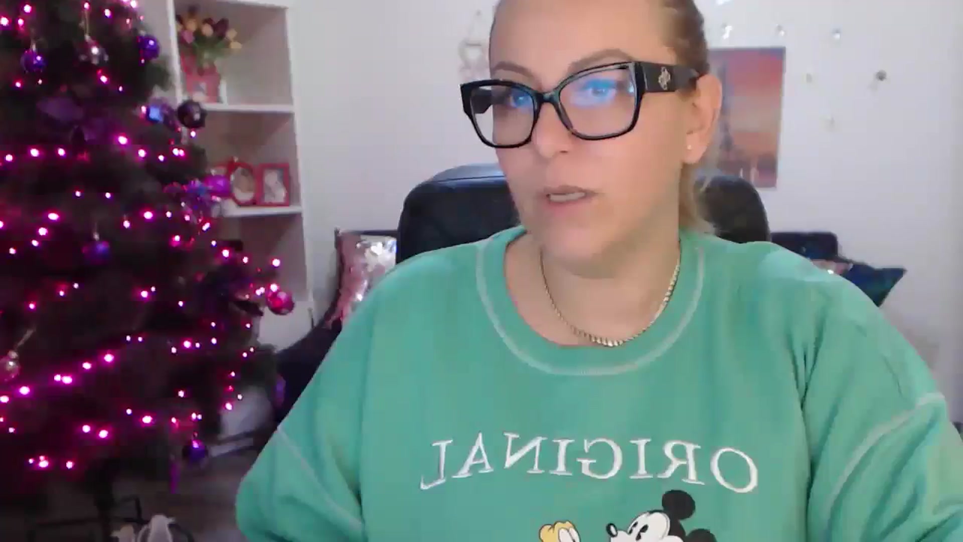 Gallery image thumbnail from A_baby_Boo's myfreecams stream on, 12/14/2023, 19:48 image 19 of 20