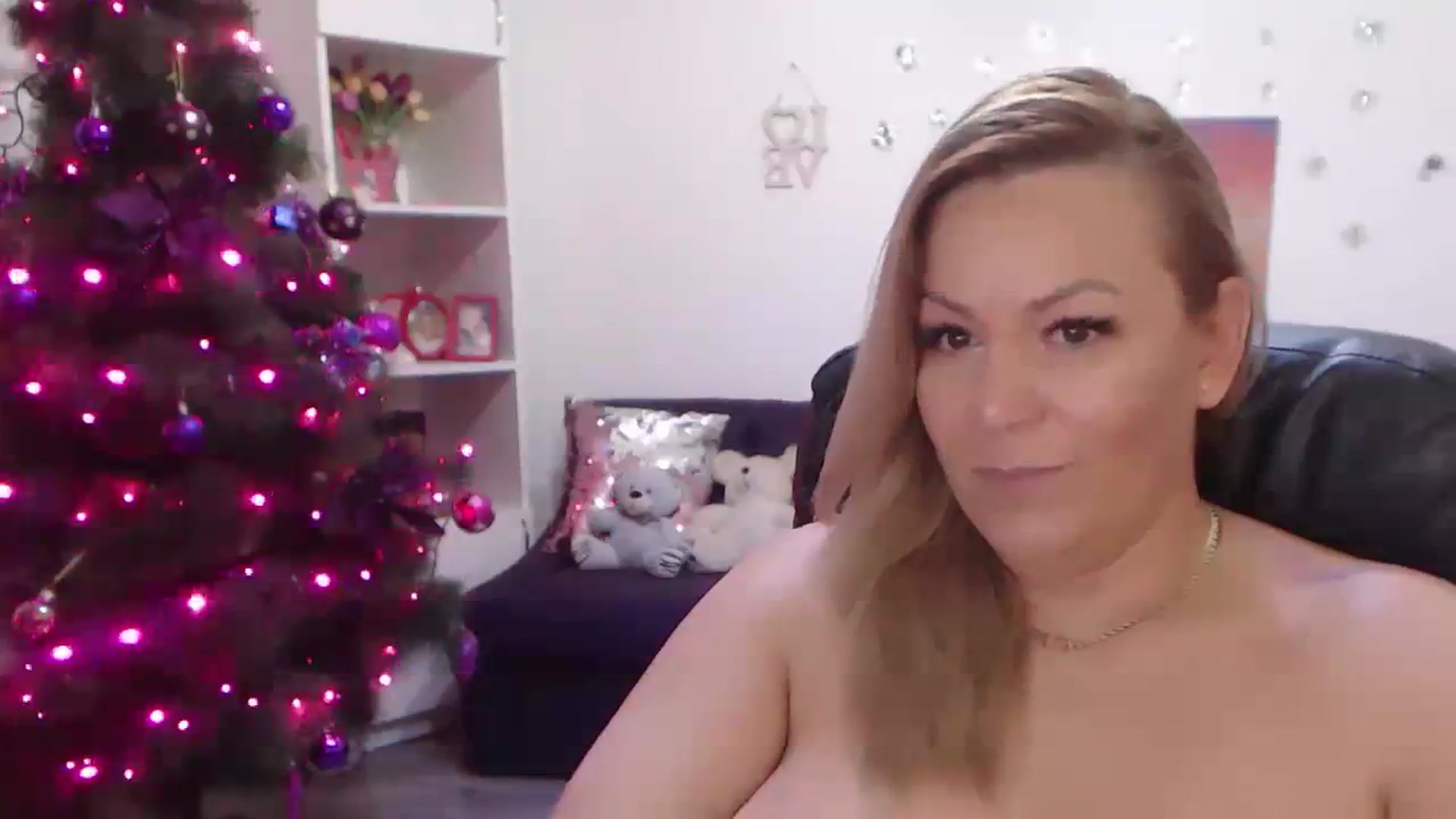 Gallery image thumbnail from A_baby_Boo's myfreecams stream on, 12/15/2023, 02:37 image 9 of 20