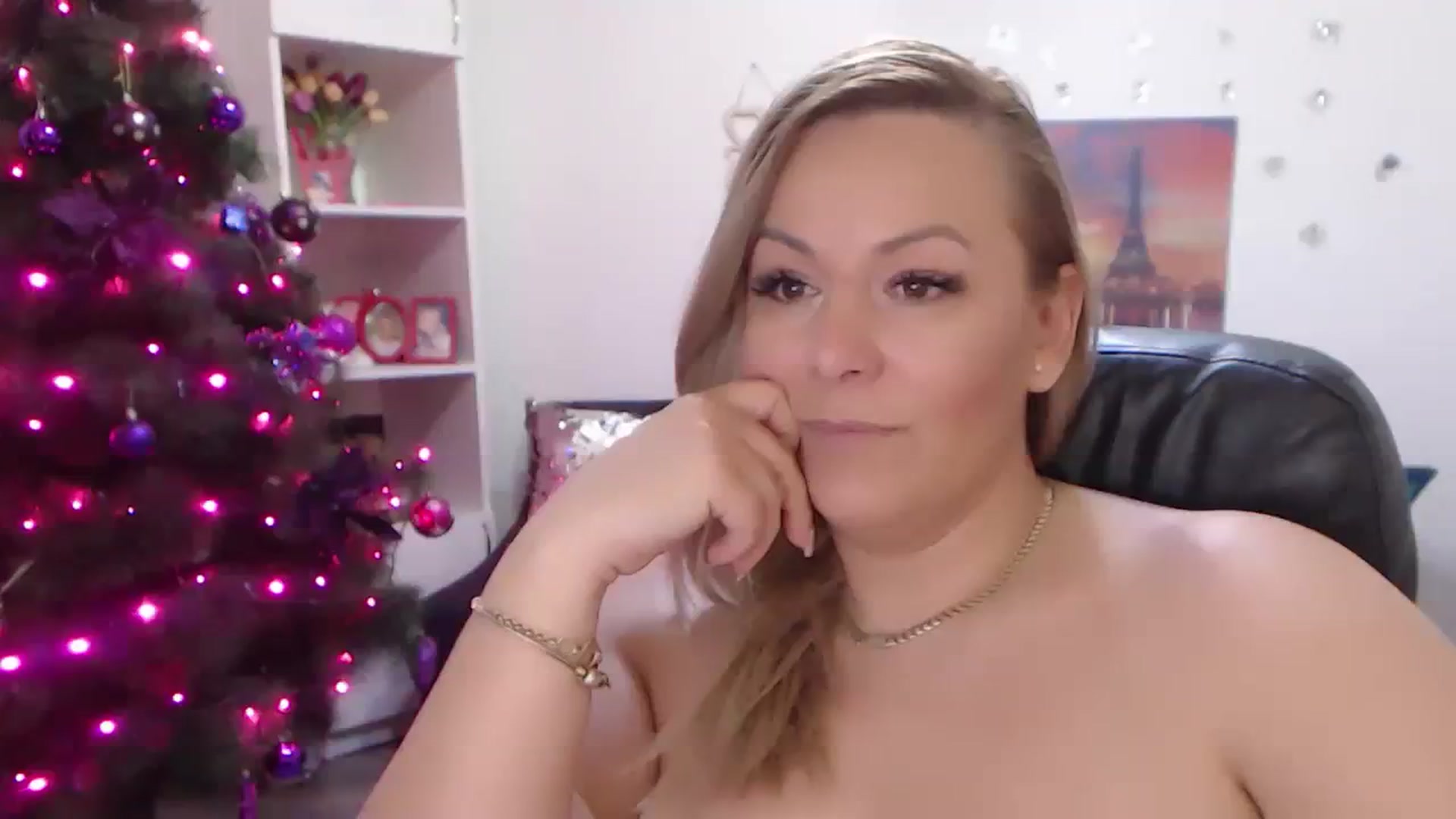 Gallery image thumbnail from A_baby_Boo's myfreecams stream on, 12/15/2023, 02:37 image 3 of 20
