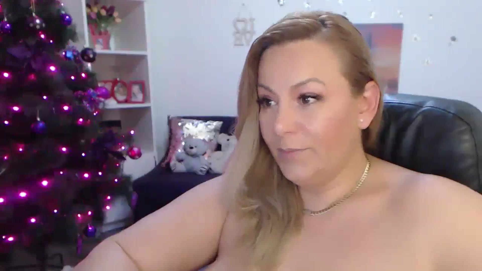 Gallery image thumbnail from A_baby_Boo's myfreecams stream on, 12/15/2023, 20:08 image 15 of 20
