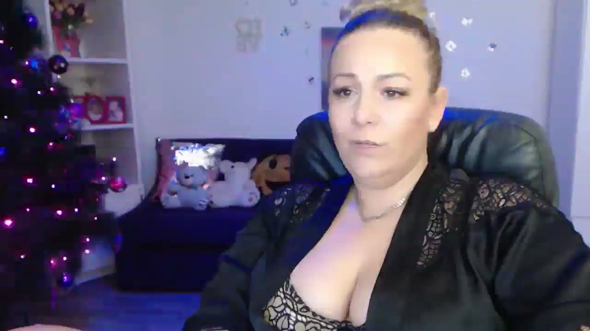Gallery image thumbnail from A_baby_Boo's myfreecams stream on, 12/18/2023, 20:21 image 4 of 20