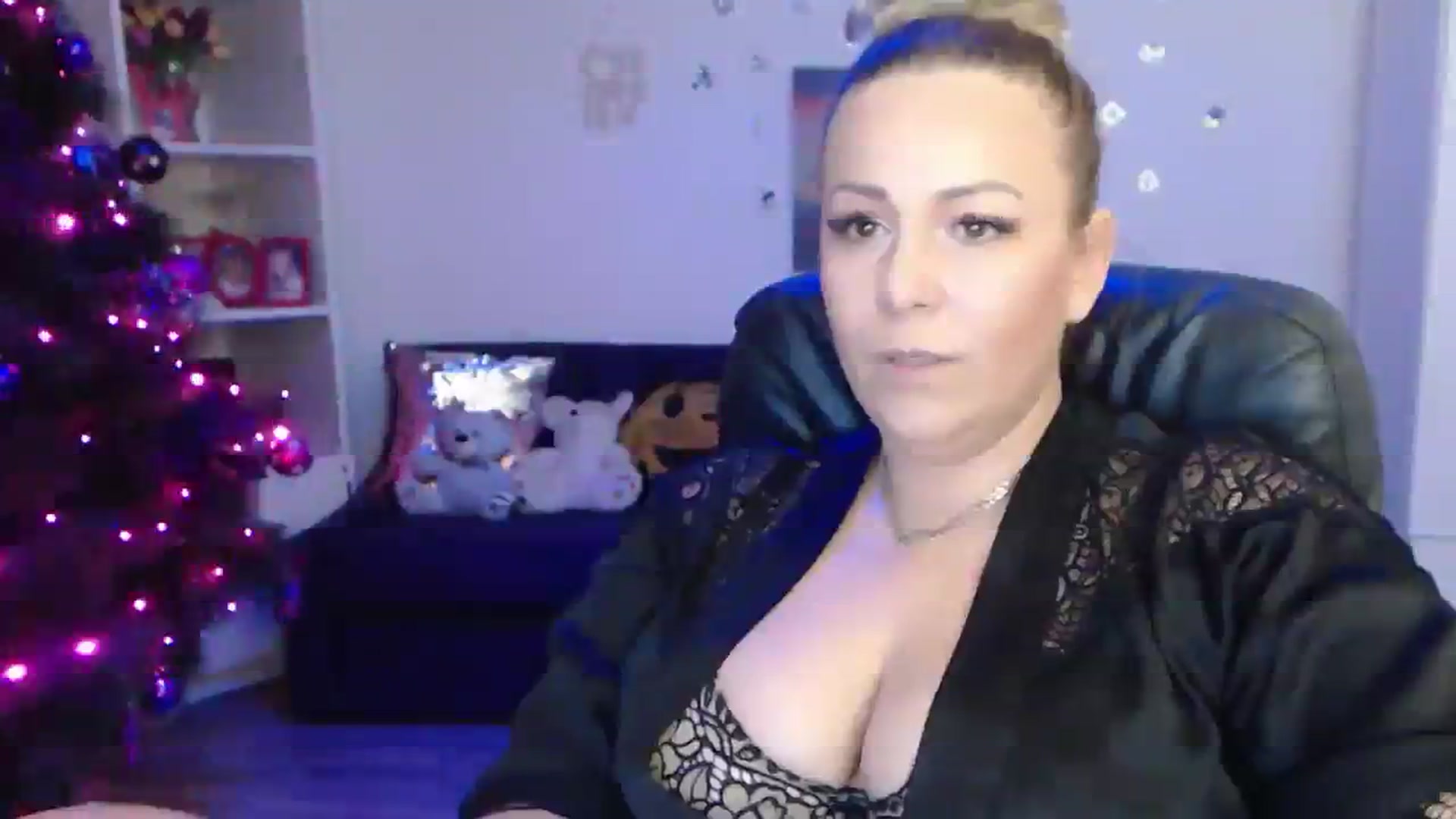 Gallery image thumbnail from A_baby_Boo's myfreecams stream on, 12/18/2023, 20:21 image 3 of 20