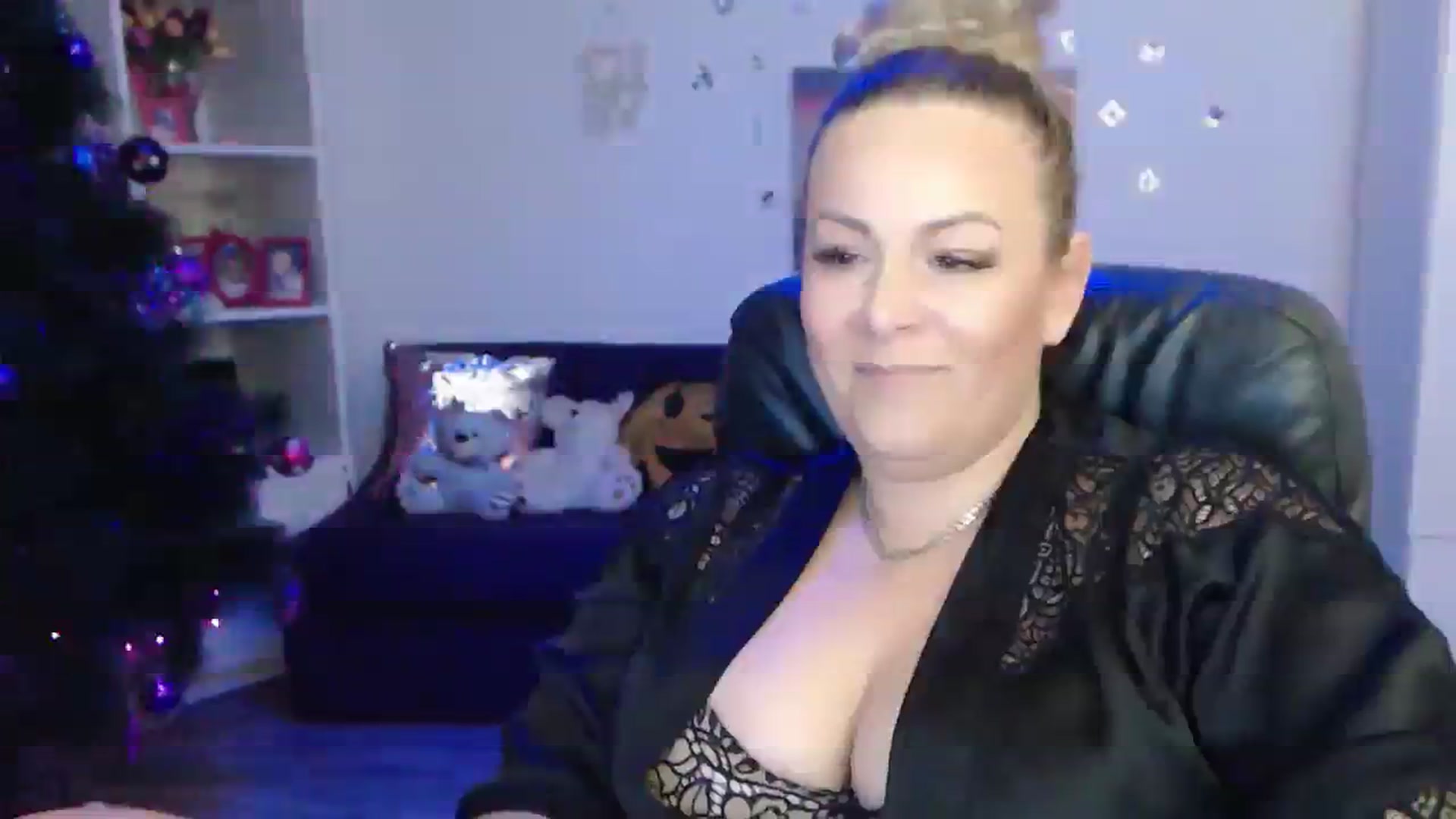 Gallery image thumbnail from A_baby_Boo's myfreecams stream on, 12/18/2023, 20:21 image 6 of 20