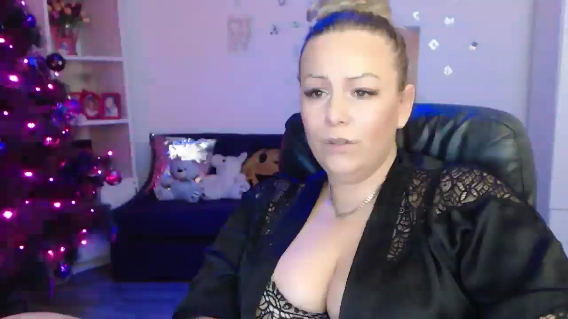 Gallery image thumbnail from A_baby_Boo's myfreecams stream on, 12/18/2023, 20:21 image 2 of 20