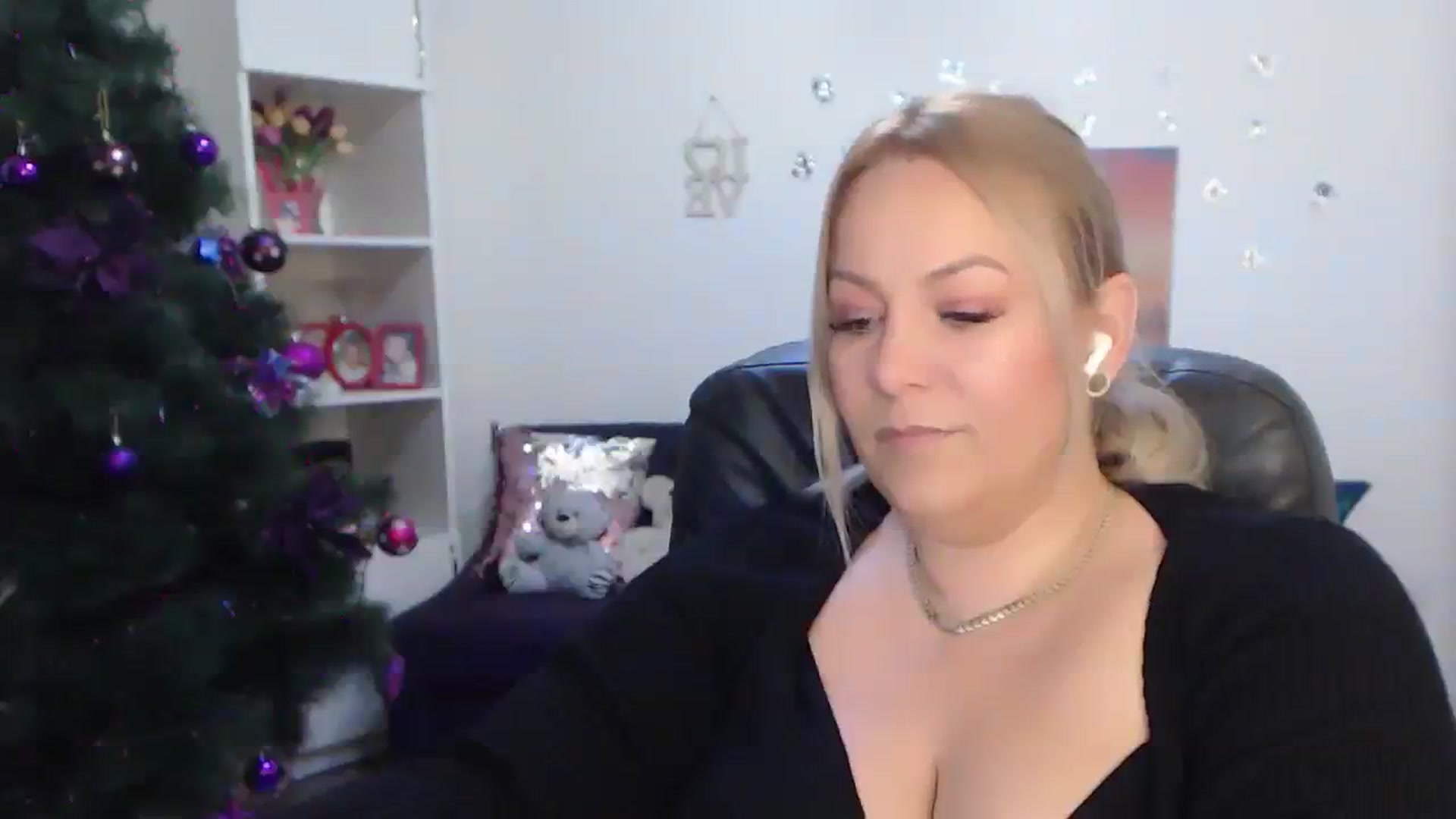 Gallery image thumbnail from A_baby_Boo's myfreecams stream on, 12/30/2023, 21:20 image 9 of 20