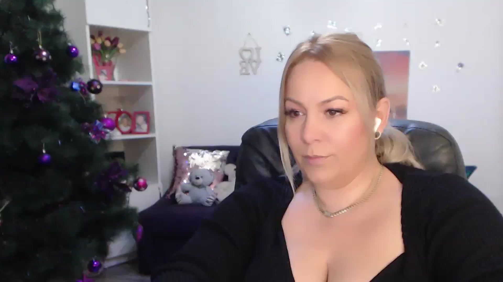 Gallery image thumbnail from A_baby_Boo's myfreecams stream on, 12/30/2023, 21:20 image 3 of 20