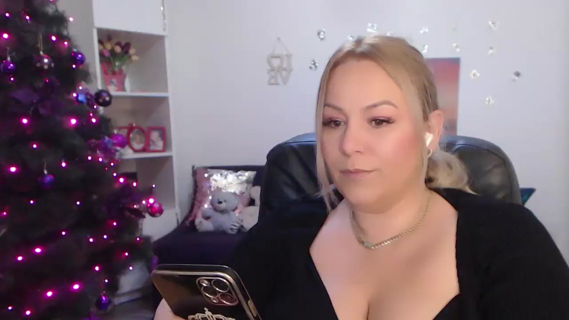 Gallery image thumbnail from A_baby_Boo's myfreecams stream on, 12/30/2023, 21:20 image 11 of 20