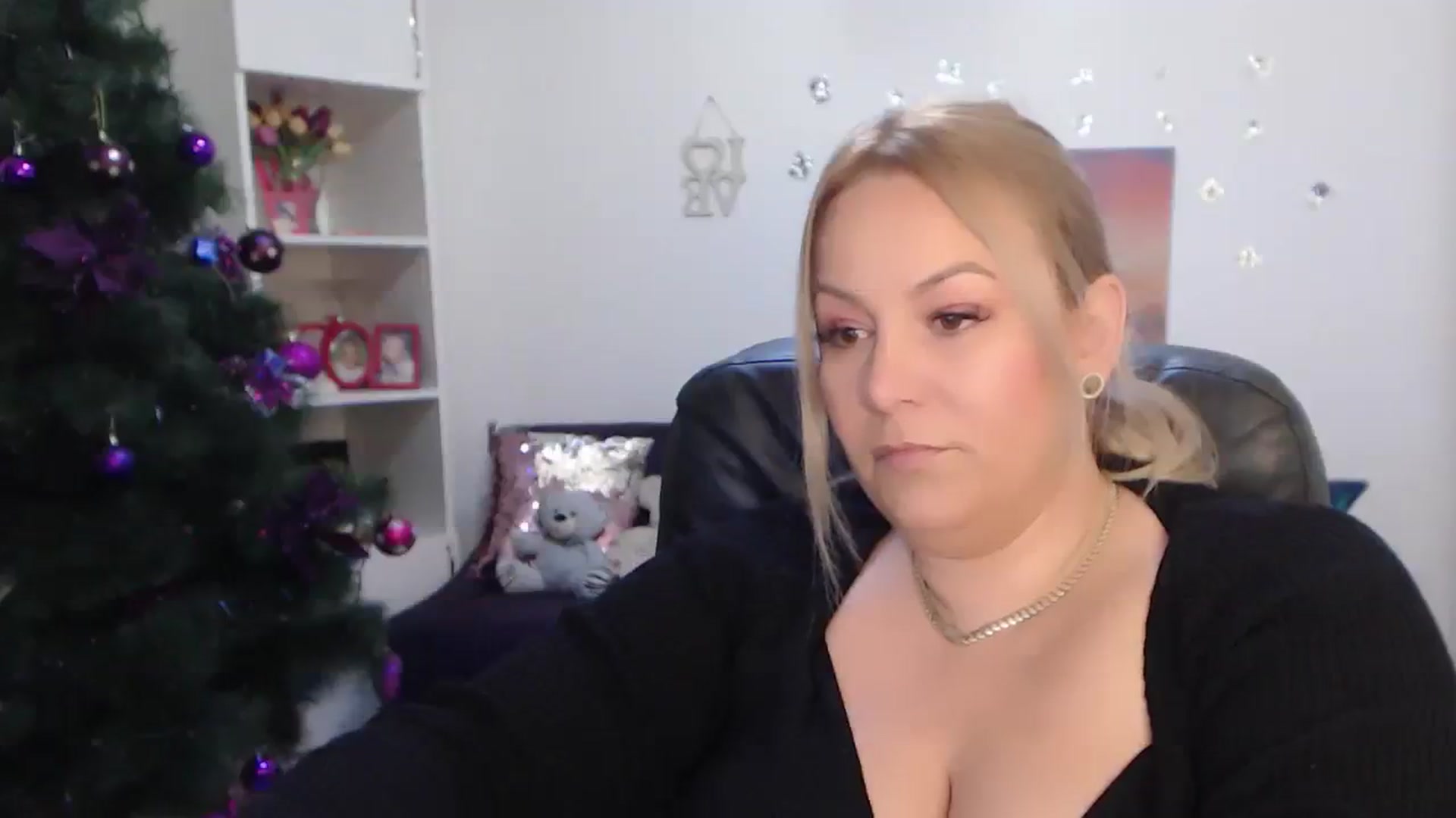 Gallery image thumbnail from A_baby_Boo's myfreecams stream on, 12/30/2023, 21:20 image 18 of 20
