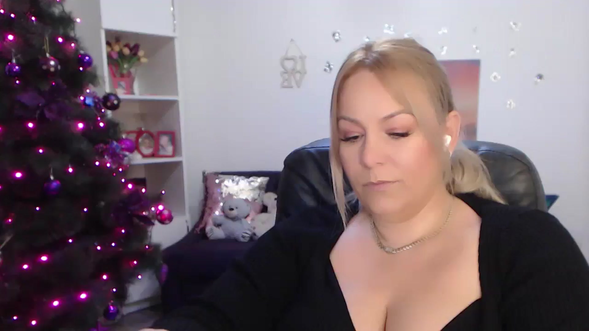 Gallery image thumbnail from A_baby_Boo's myfreecams stream on, 12/30/2023, 21:20 image 1 of 20