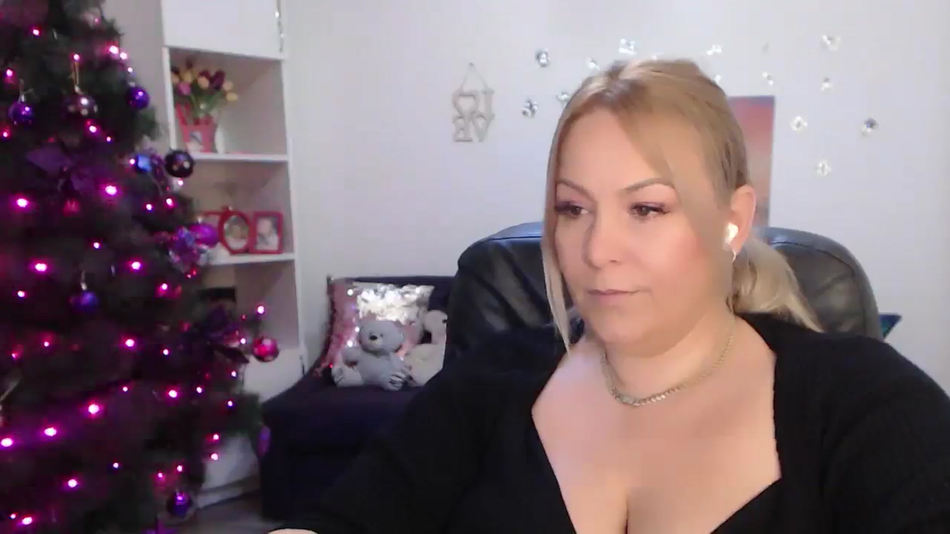 Gallery image thumbnail from A_baby_Boo's myfreecams stream on, 12/30/2023, 21:20 image 2 of 20