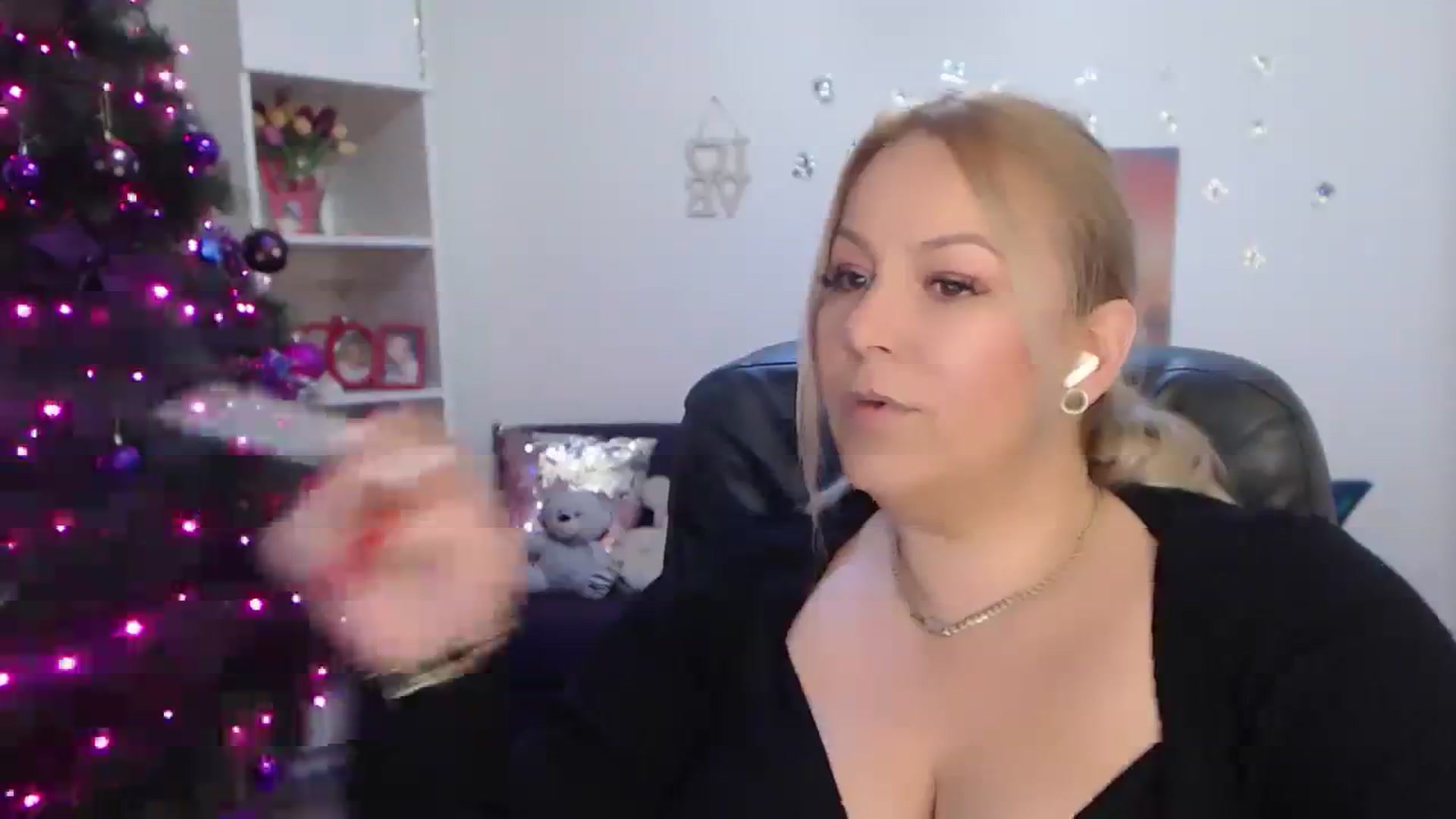 Gallery image thumbnail from A_baby_Boo's myfreecams stream on, 12/30/2023, 21:20 image 5 of 20