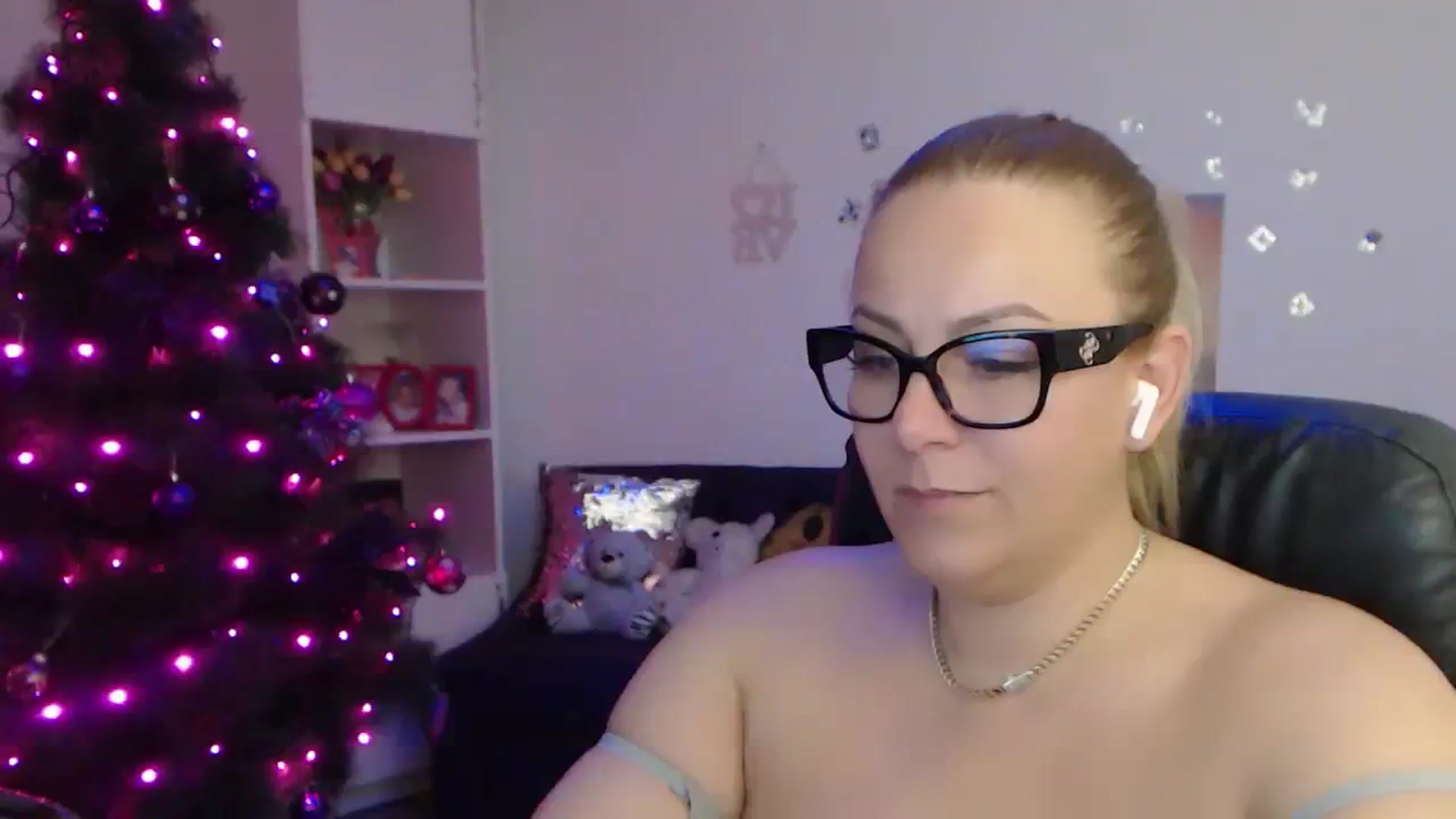 Gallery image thumbnail from A_baby_Boo's myfreecams stream on, 01/01/2024, 21:29 image 9 of 20