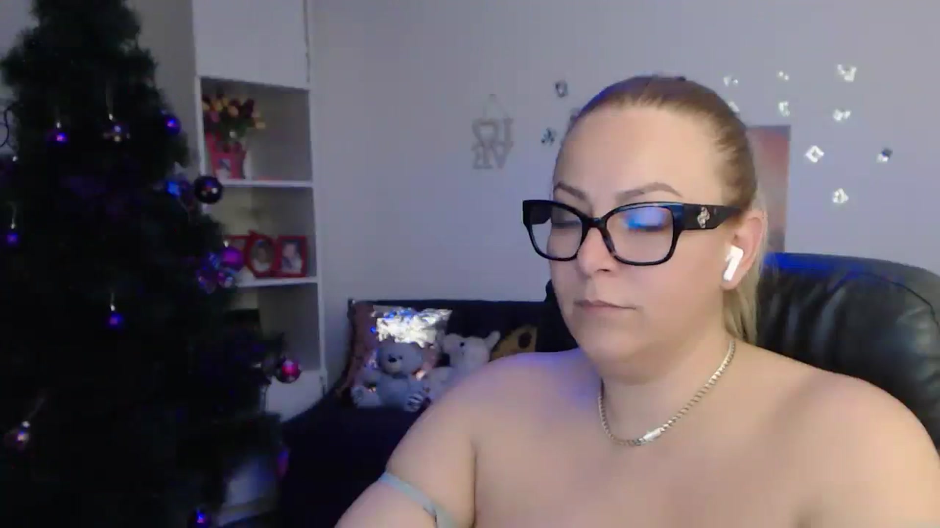 Gallery image thumbnail from A_baby_Boo's myfreecams stream on, 01/01/2024, 21:29 image 10 of 20
