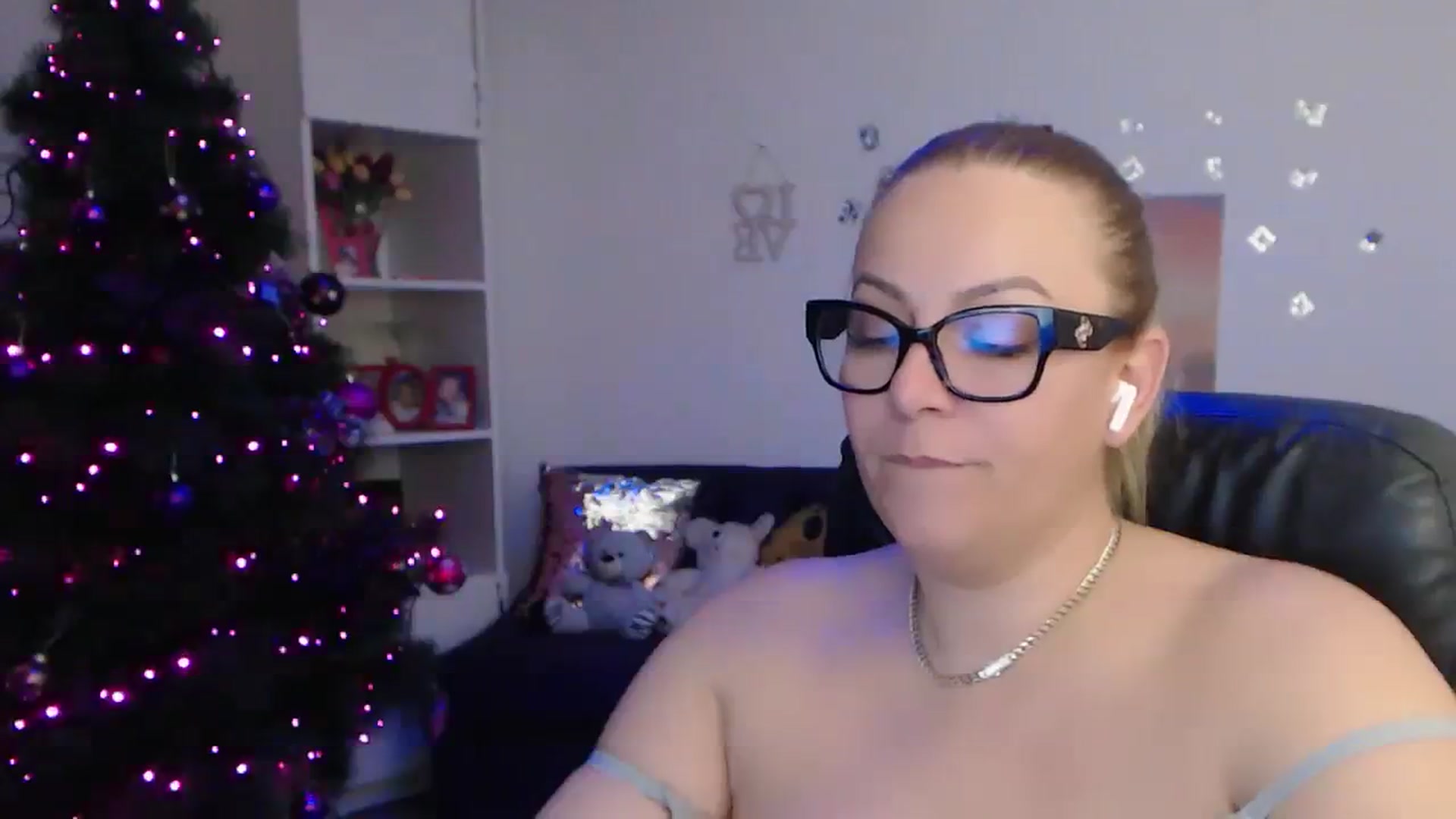 Gallery image thumbnail from A_baby_Boo's myfreecams stream on, 01/01/2024, 21:29 image 12 of 20