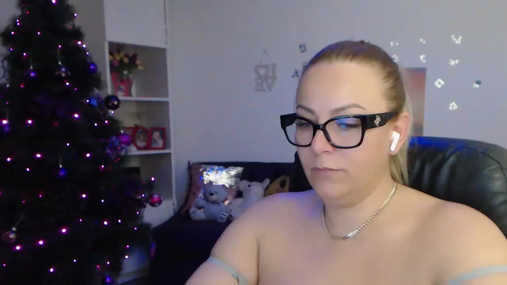 Gallery image thumbnail from A_baby_Boo's myfreecams stream on, 01/01/2024, 21:29 image 11 of 20