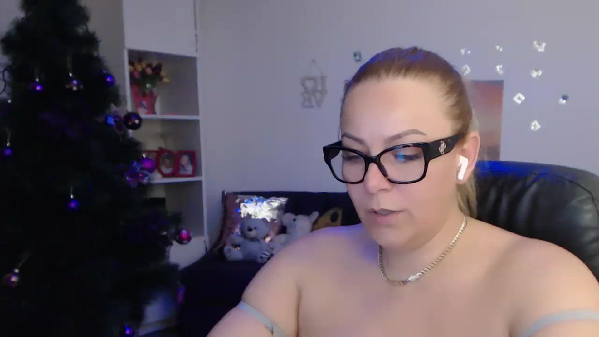 Gallery image thumbnail from A_baby_Boo's myfreecams stream on, 01/01/2024, 21:29 image 8 of 20
