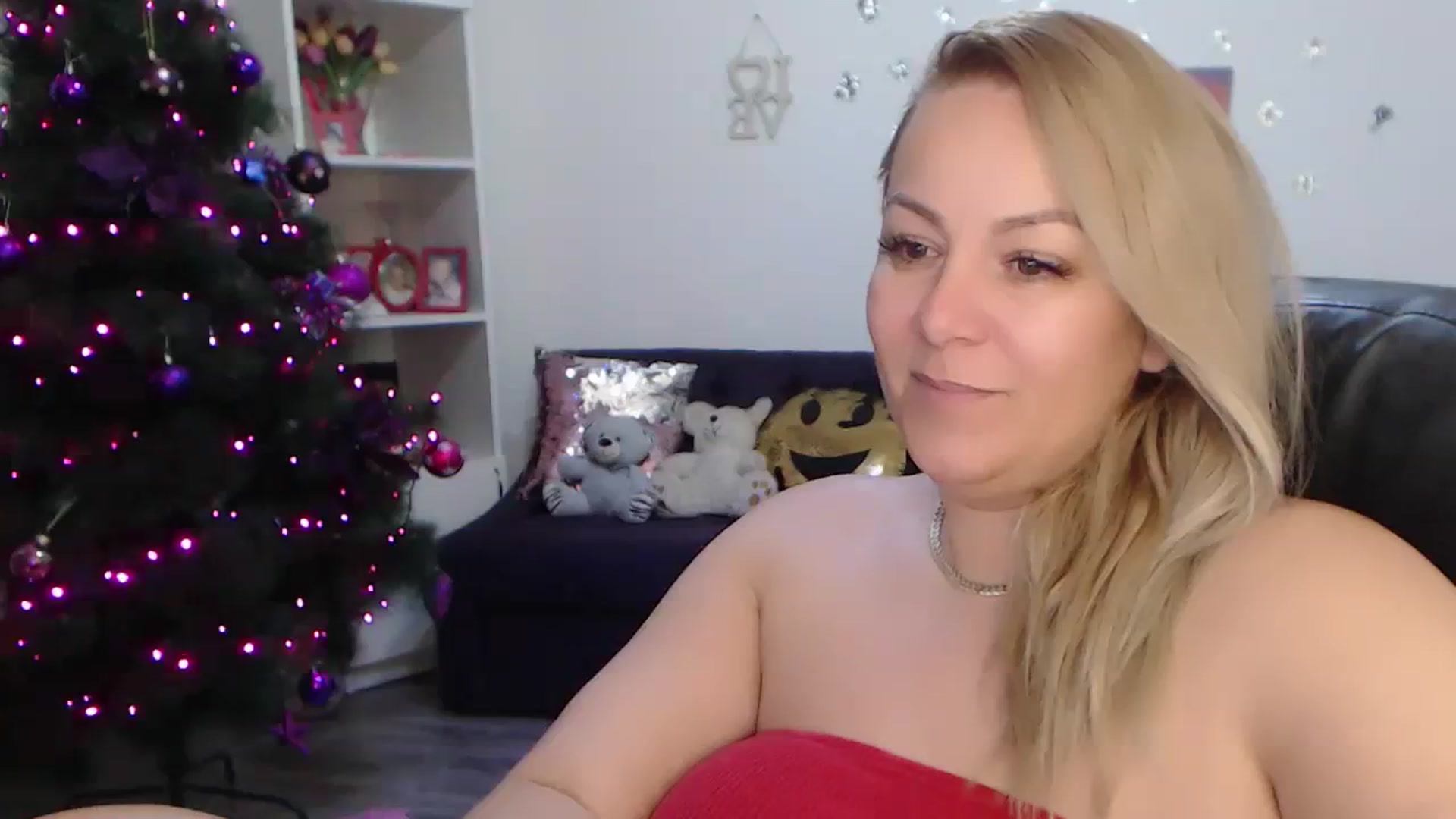 Gallery image thumbnail from A_baby_Boo's myfreecams stream on, 01/02/2024, 24:25 image 11 of 20