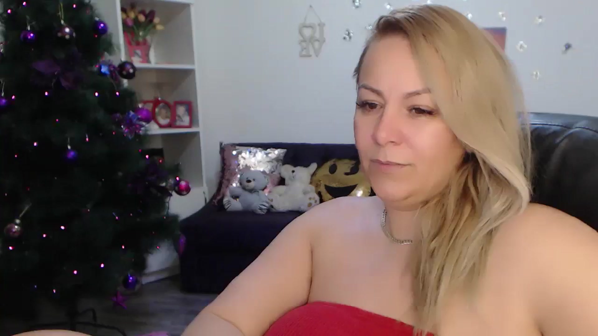 Gallery image thumbnail from A_baby_Boo's myfreecams stream on, 01/02/2024, 24:25 image 13 of 20