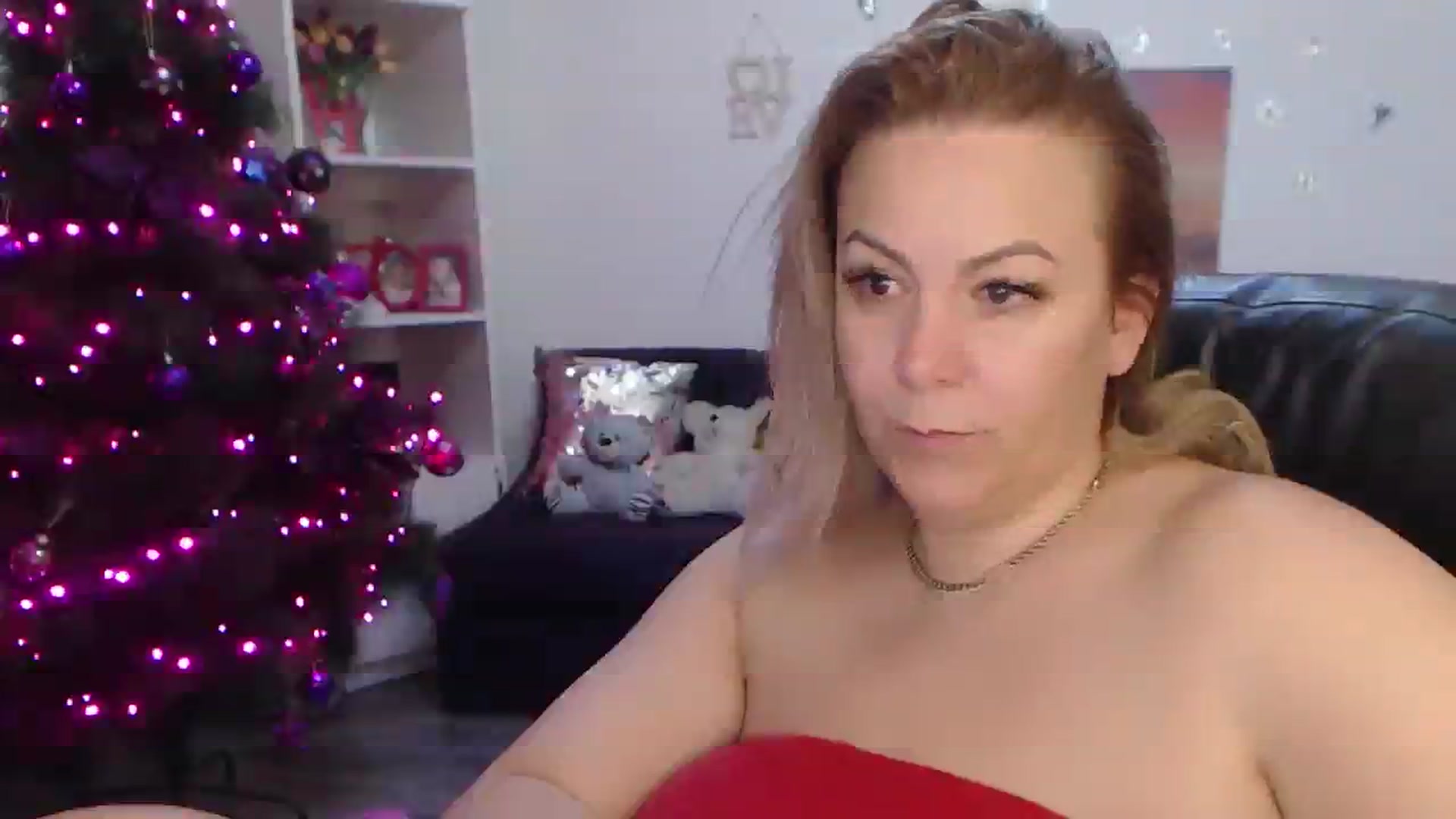 Gallery image thumbnail from A_baby_Boo's myfreecams stream on, 01/02/2024, 24:25 image 15 of 20