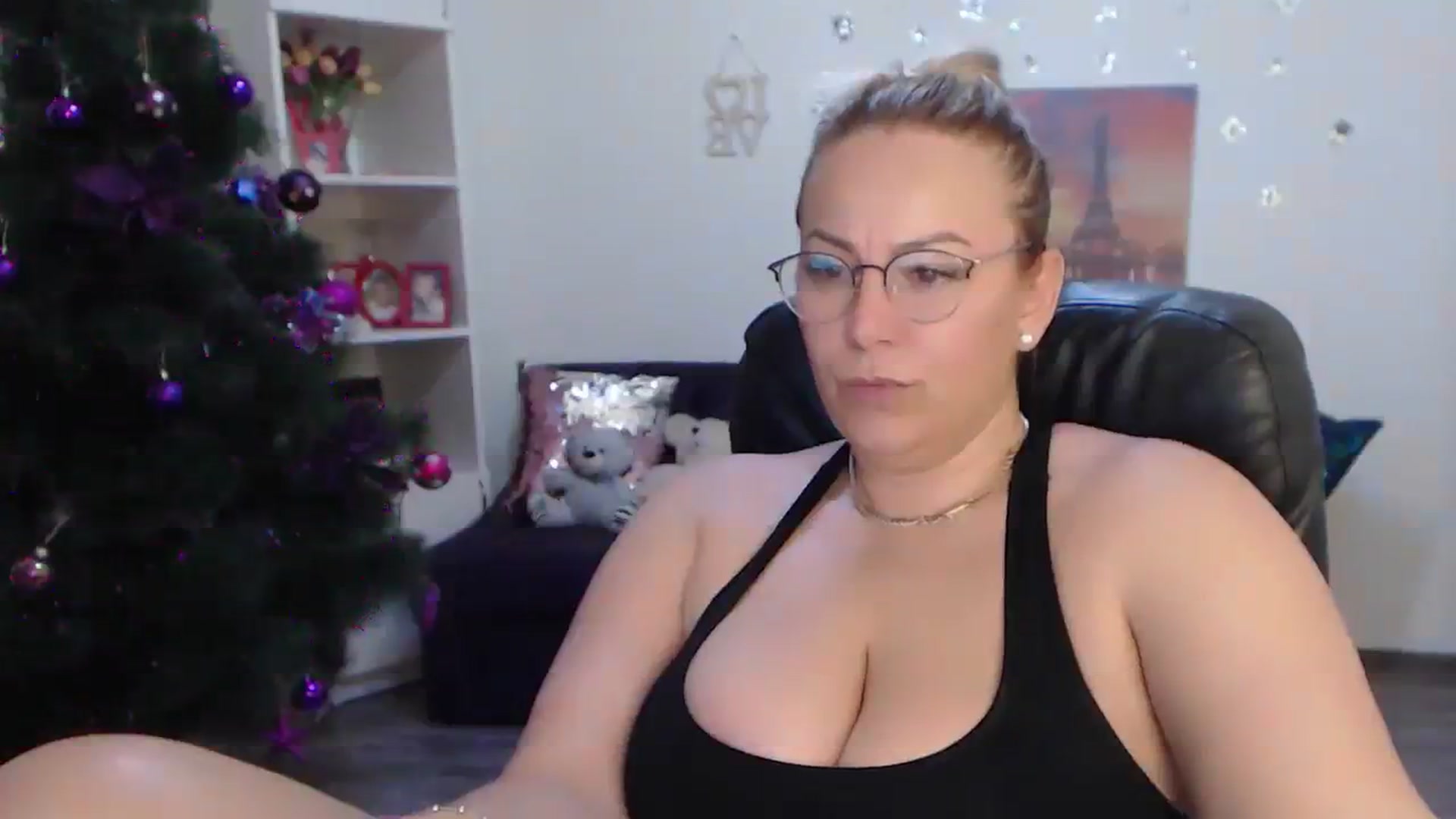 Gallery image thumbnail from A_baby_Boo's myfreecams stream on, 01/02/2024, 21:26 image 10 of 20