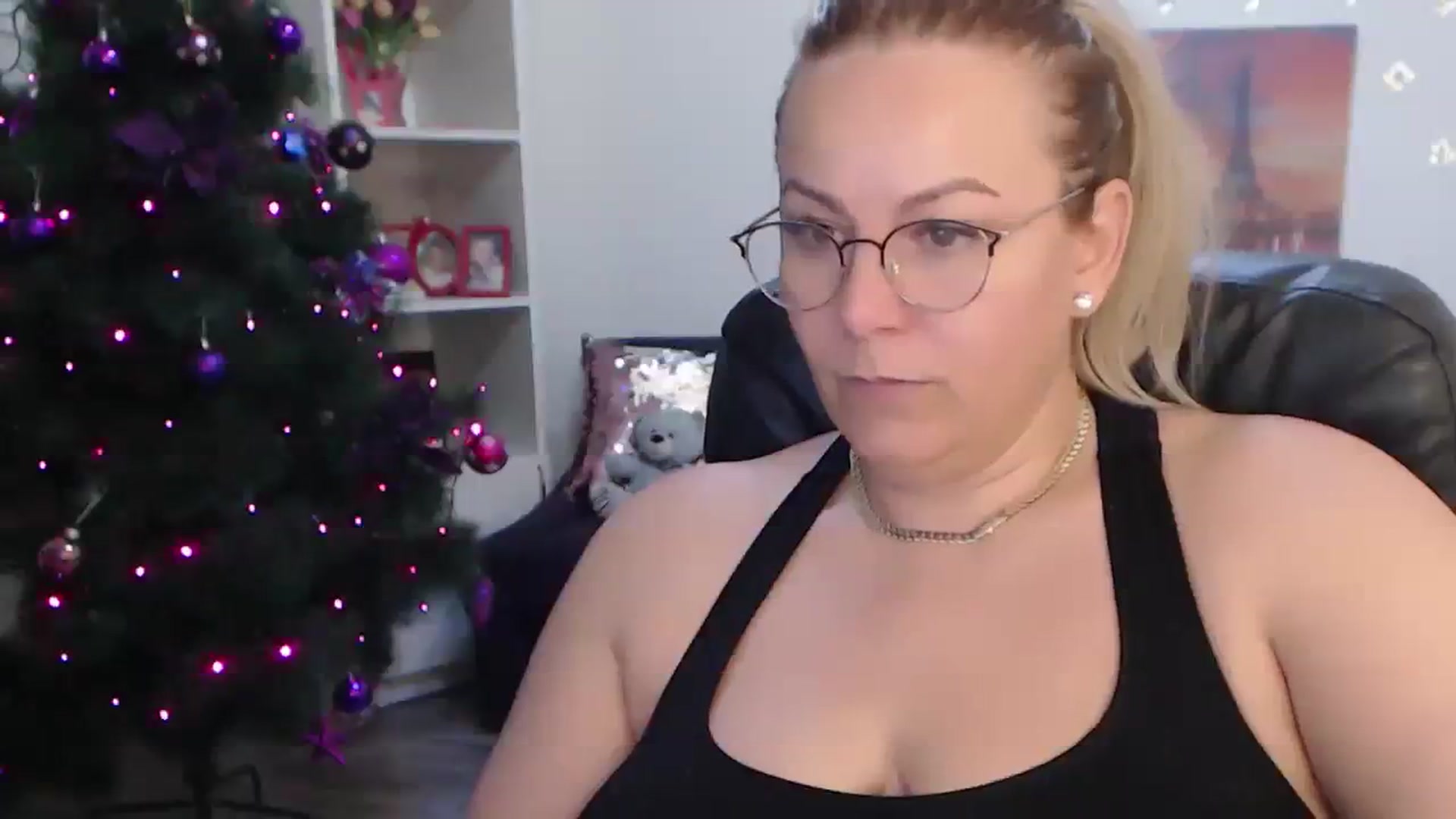Gallery image thumbnail from A_baby_Boo's myfreecams stream on, 01/03/2024, 01:25 image 17 of 20