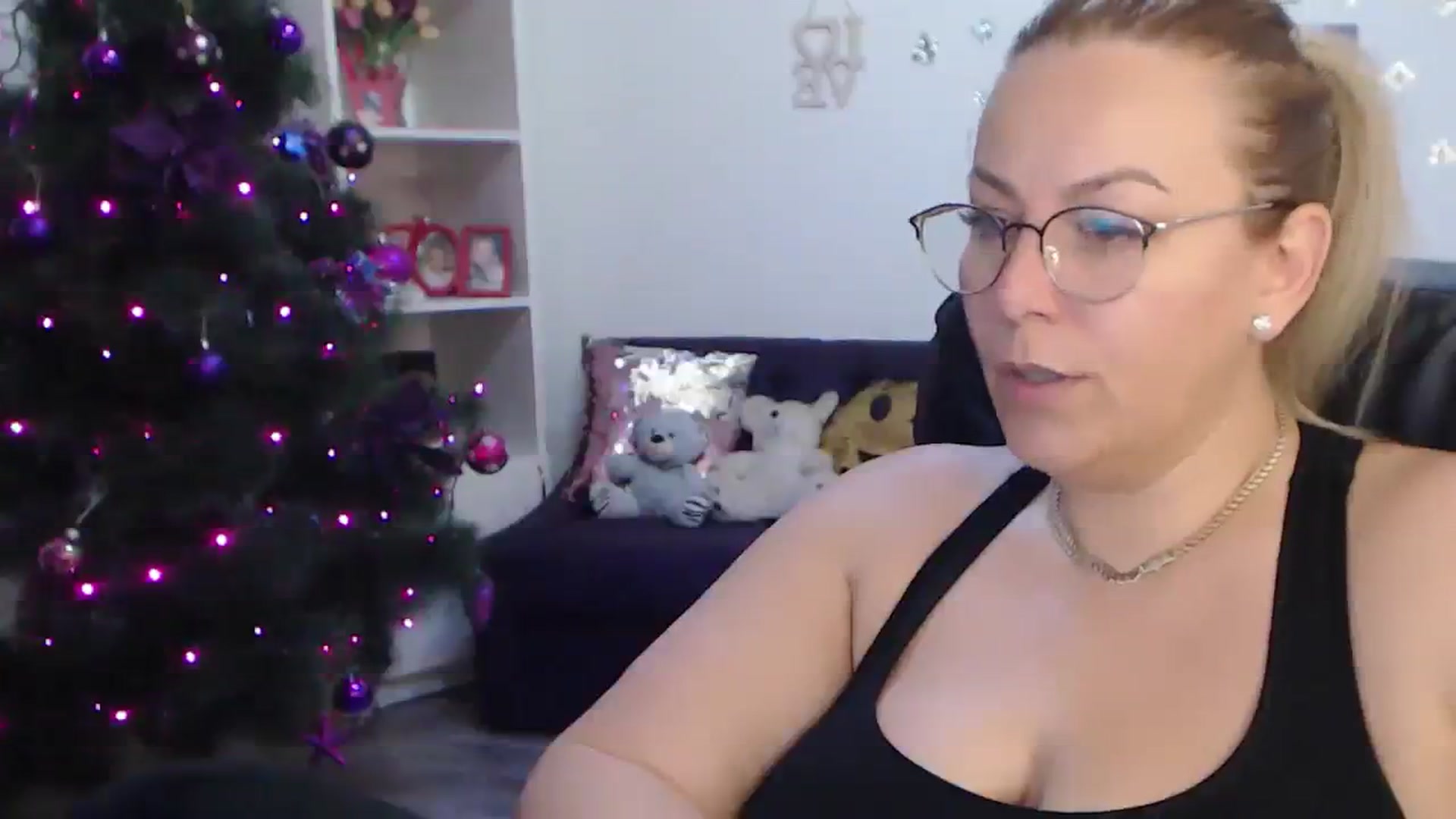 Gallery image thumbnail from A_baby_Boo's myfreecams stream on, 01/03/2024, 01:25 image 9 of 20