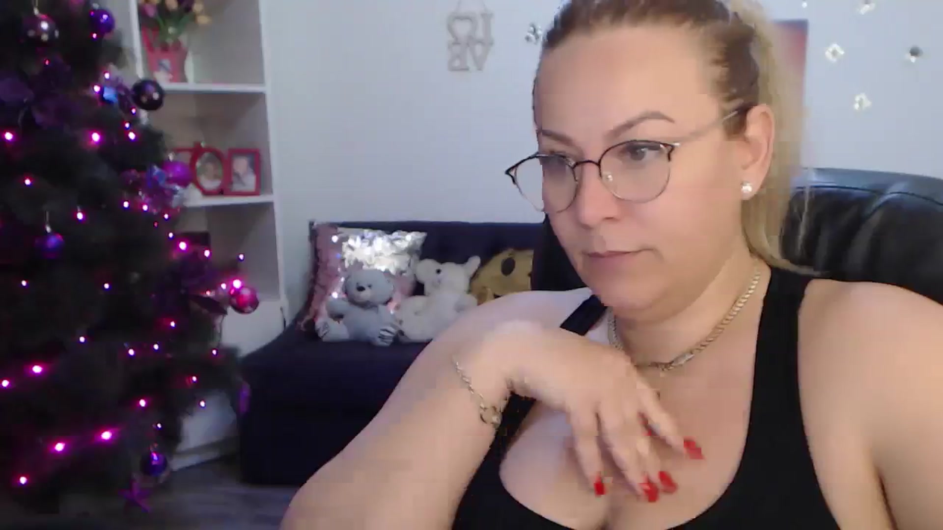 Gallery image thumbnail from A_baby_Boo's myfreecams stream on, 01/03/2024, 01:25 image 3 of 20
