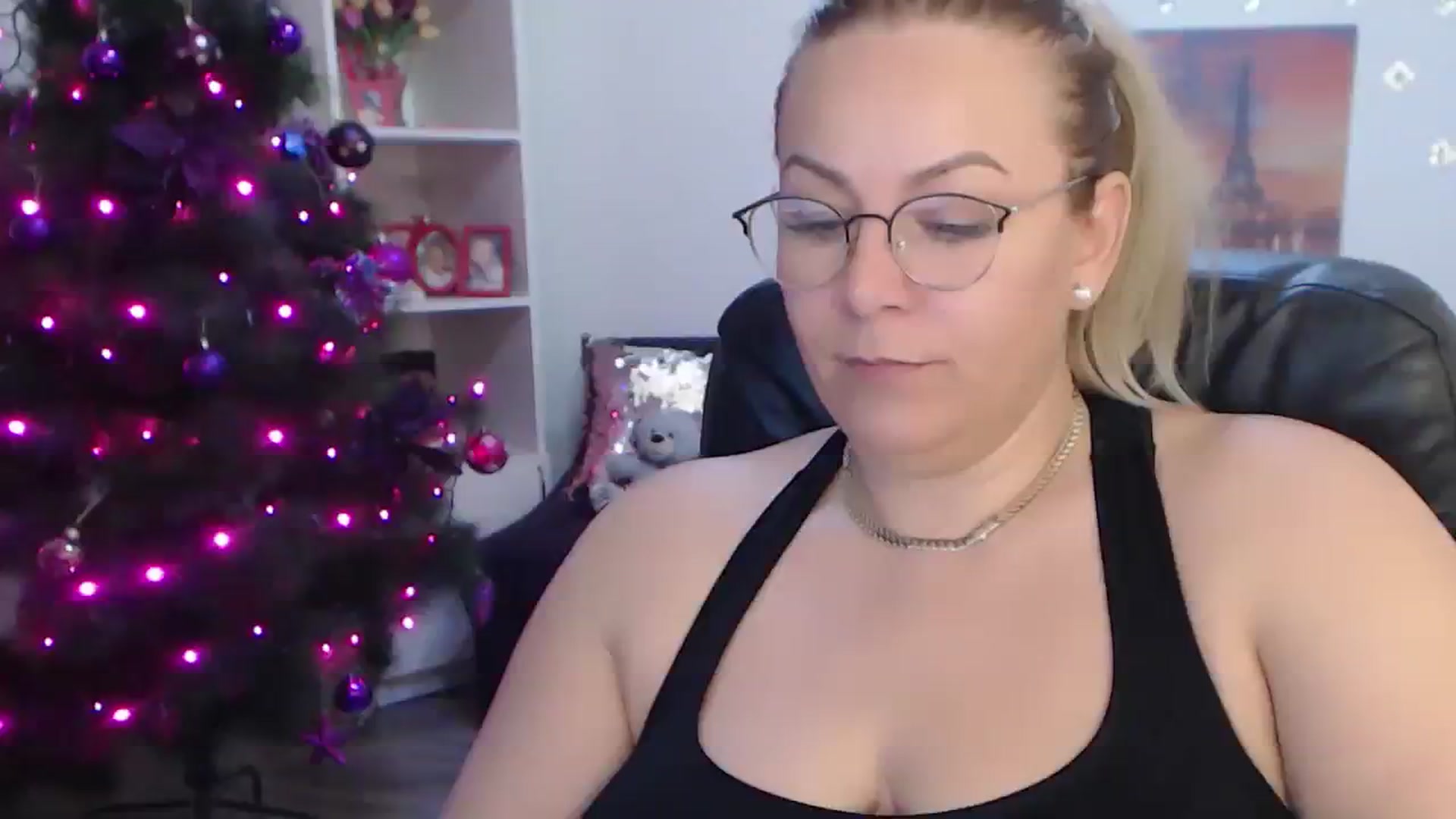 Gallery image thumbnail from A_baby_Boo's myfreecams stream on, 01/03/2024, 01:25 image 16 of 20