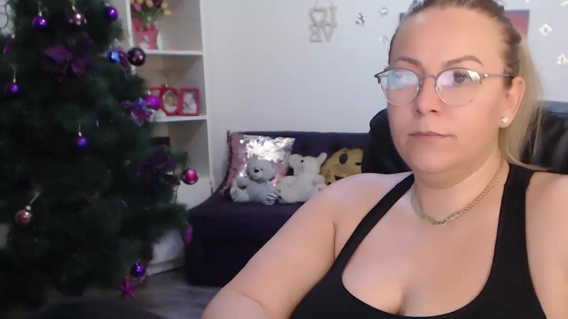 Gallery image thumbnail from A_baby_Boo's myfreecams stream on, 01/03/2024, 01:25 image 7 of 20