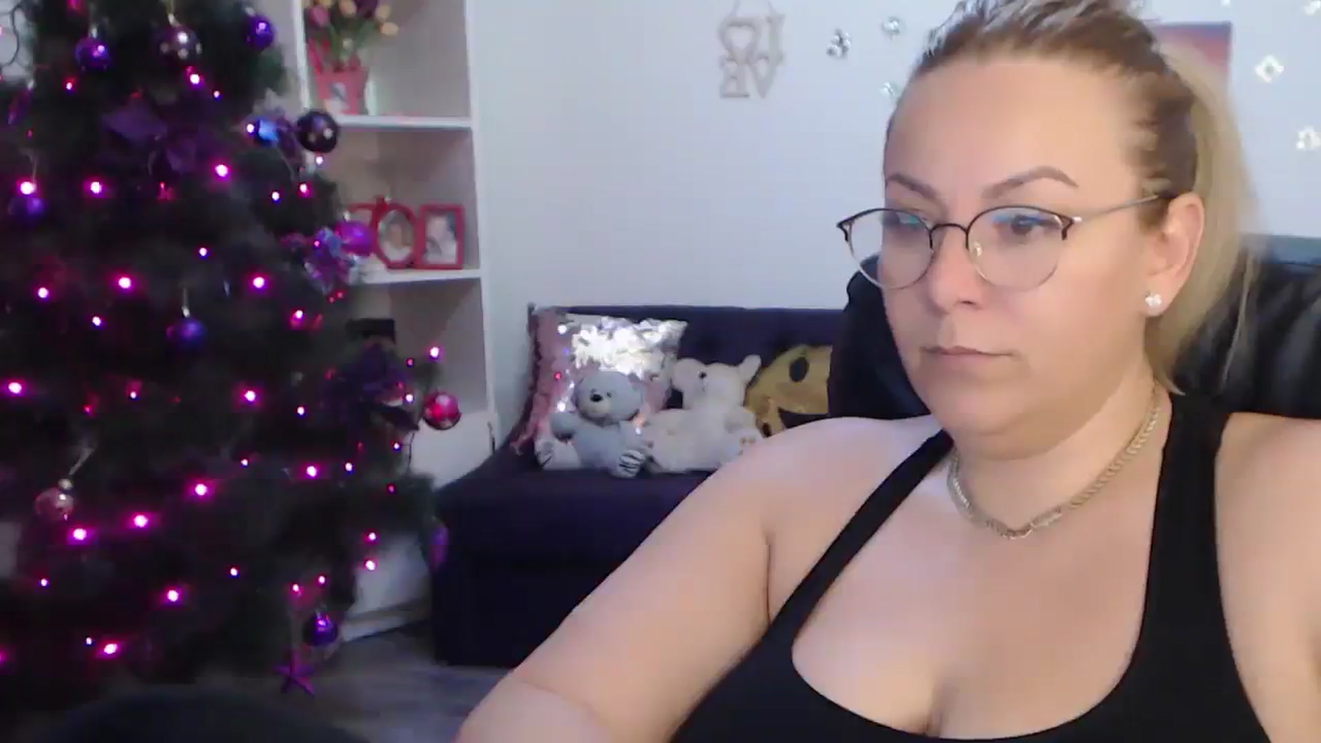 Gallery image thumbnail from A_baby_Boo's myfreecams stream on, 01/03/2024, 01:25 image 12 of 20
