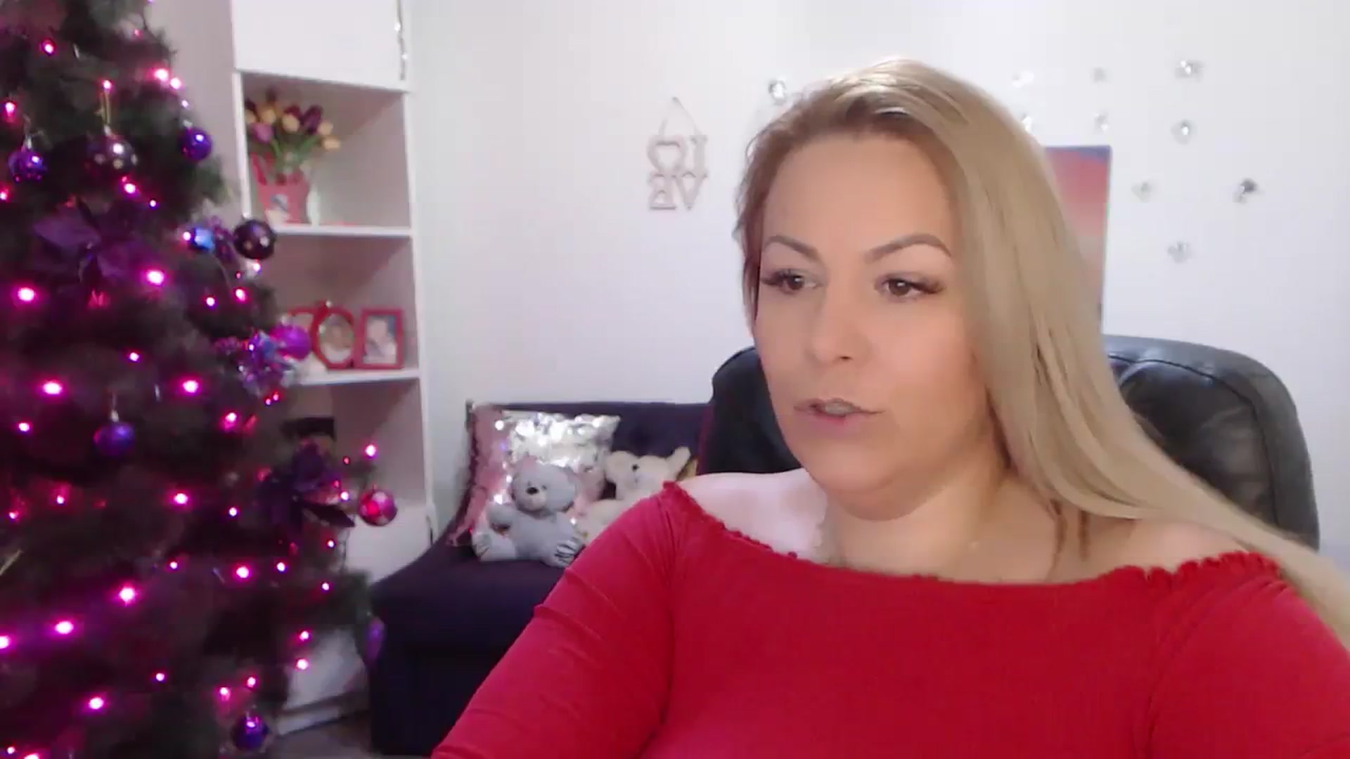 Gallery image thumbnail from A_baby_Boo's myfreecams stream on, 01/04/2024, 13:39 image 18 of 20