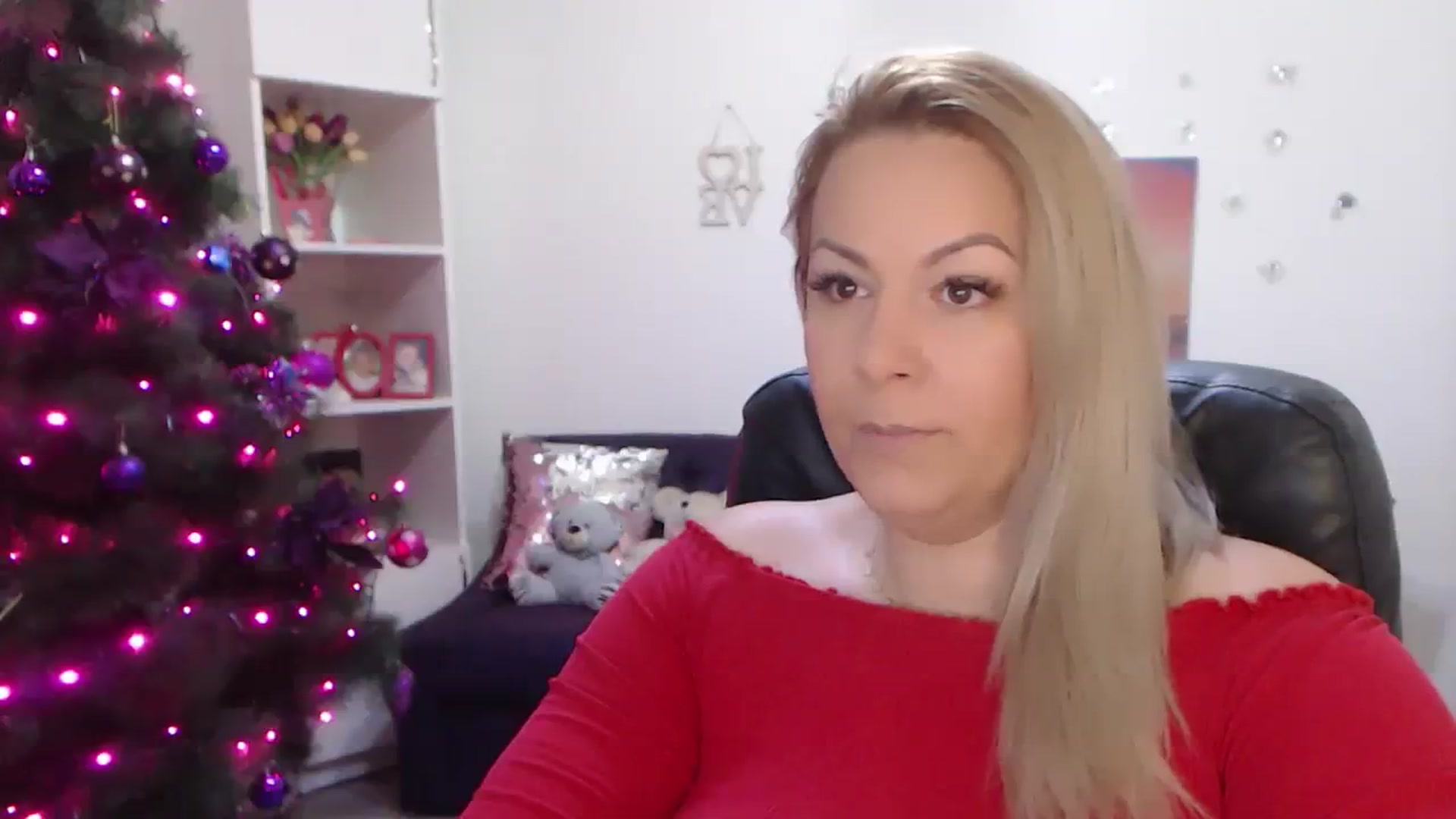 Gallery image thumbnail from A_baby_Boo's myfreecams stream on, 01/04/2024, 13:39 image 13 of 20
