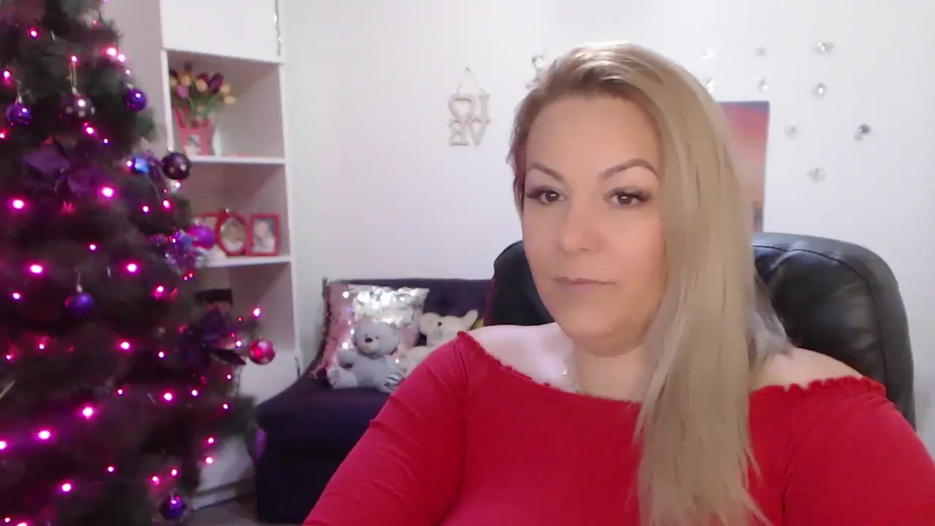 Gallery image thumbnail from A_baby_Boo's myfreecams stream on, 01/04/2024, 13:39 image 14 of 20