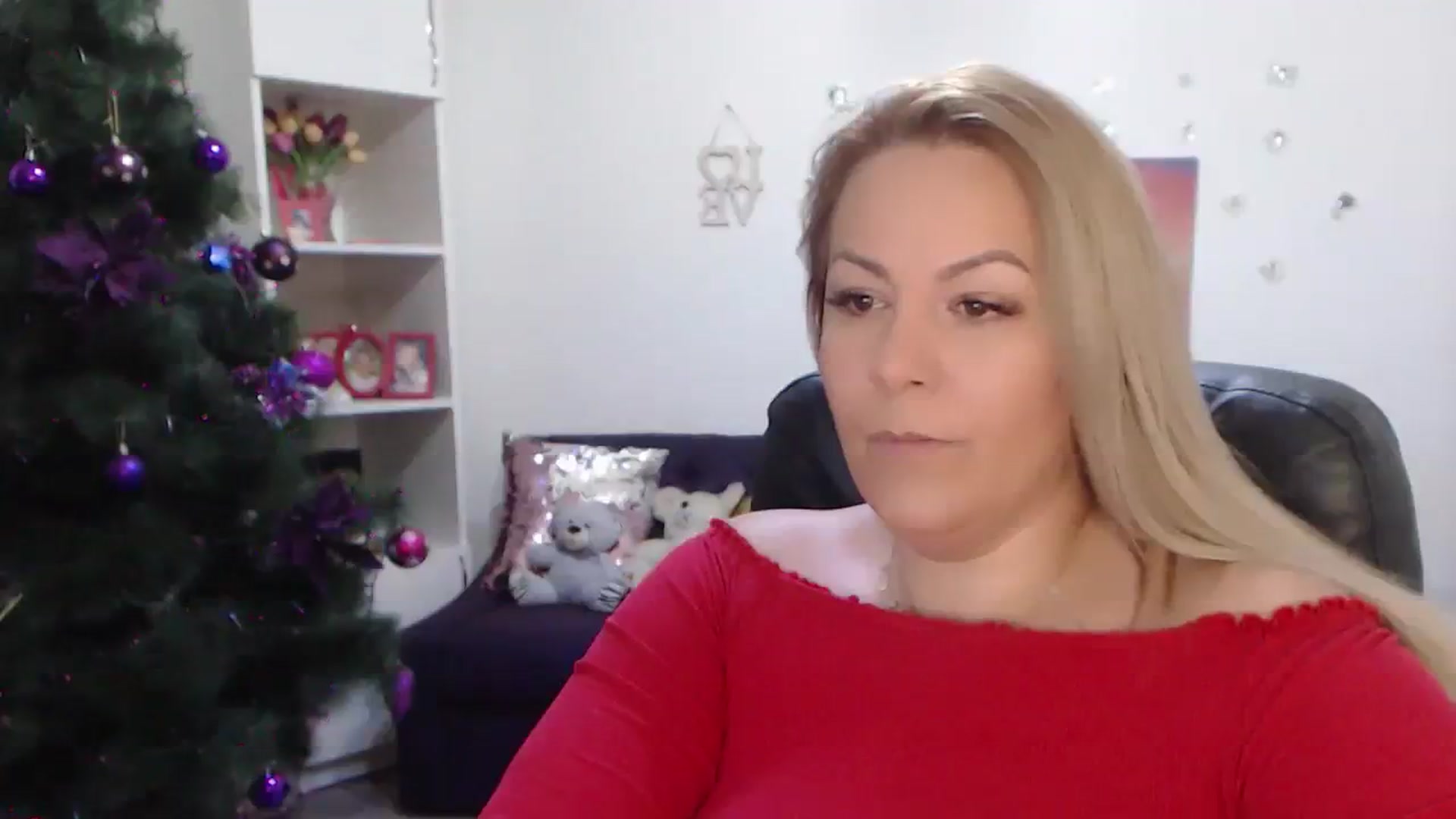 Gallery image thumbnail from A_baby_Boo's myfreecams stream on, 01/04/2024, 13:39 image 17 of 20
