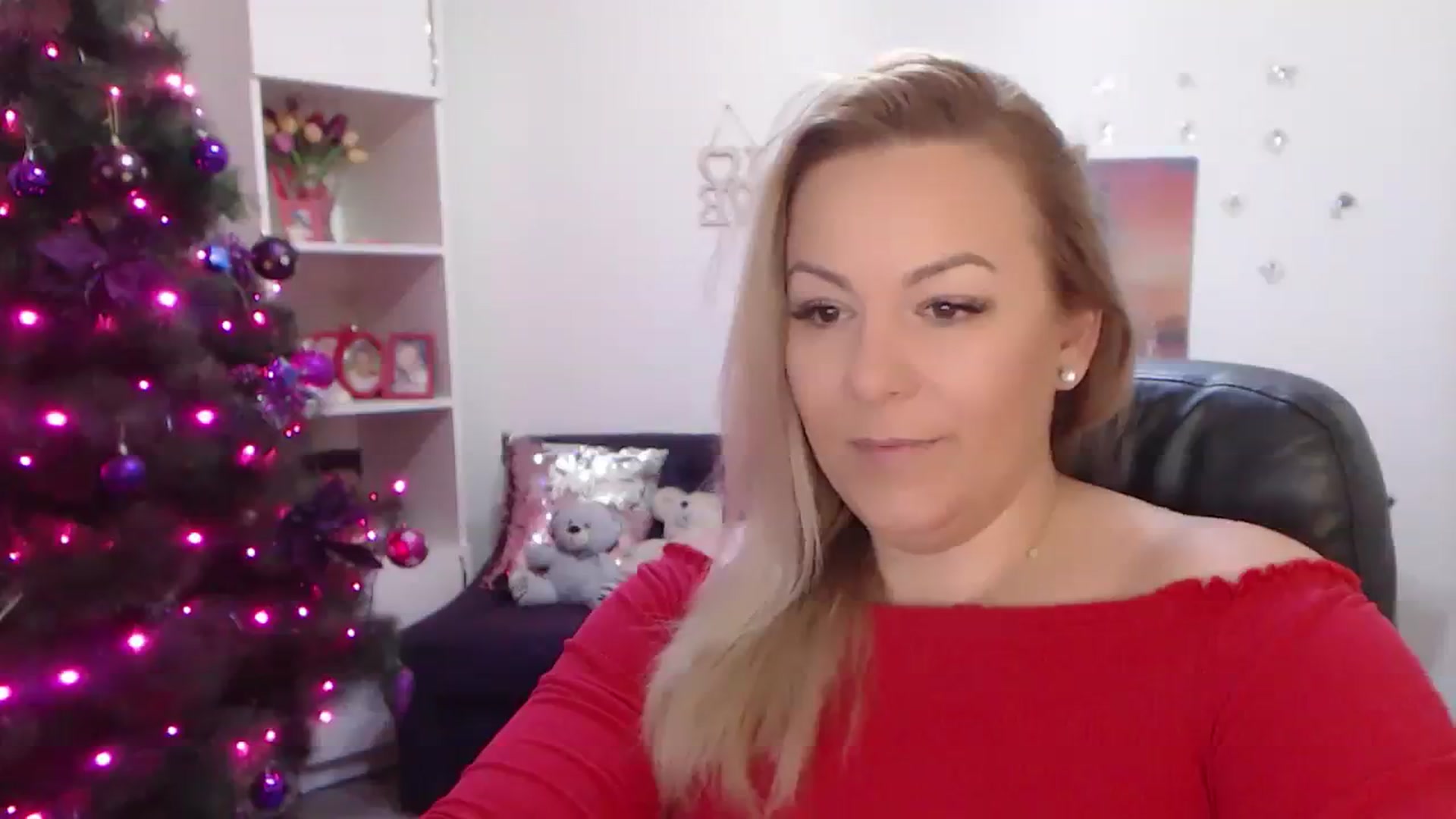 Gallery image thumbnail from A_baby_Boo's myfreecams stream on, 01/04/2024, 13:39 image 11 of 20