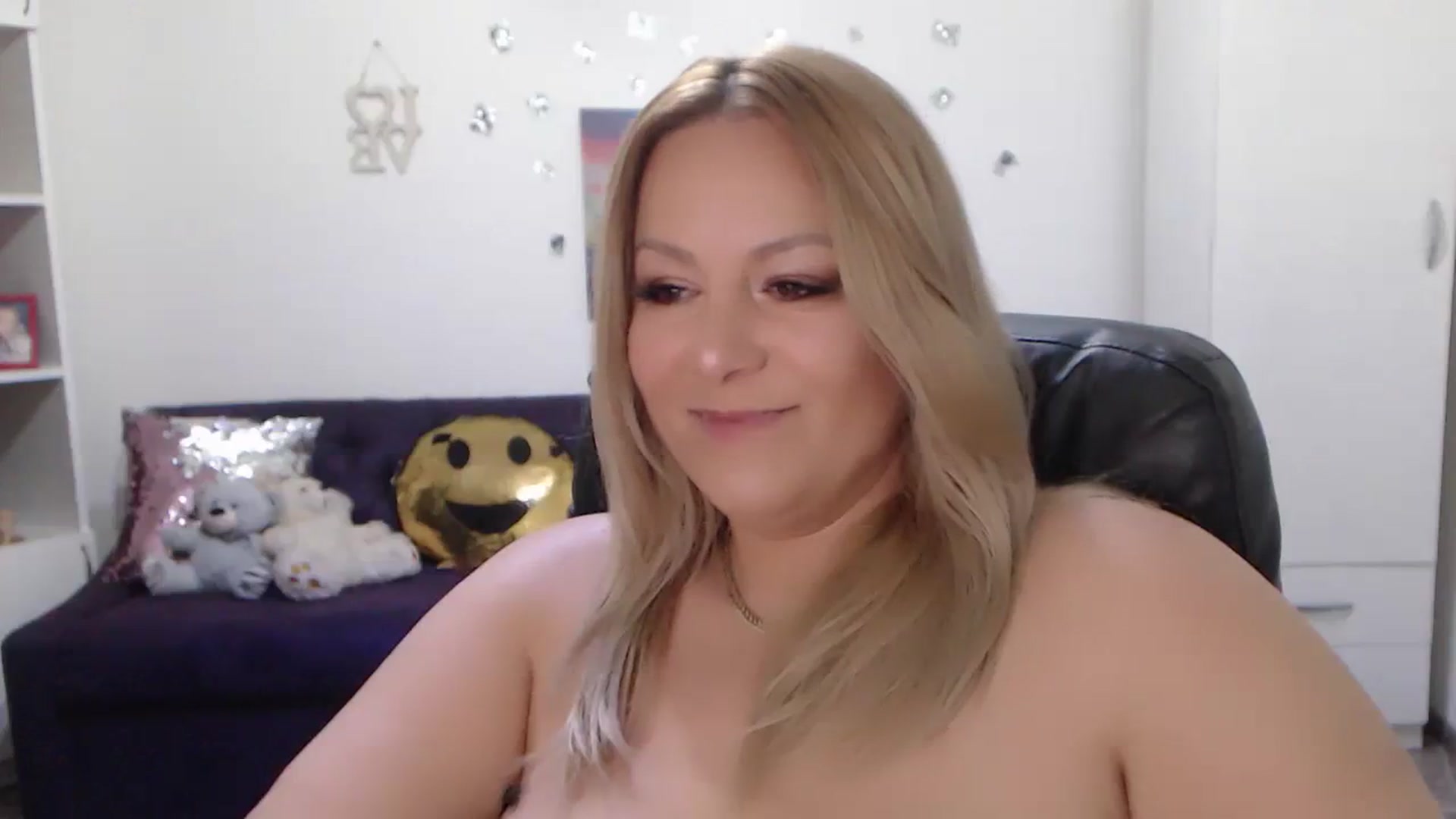 Gallery image thumbnail from A_baby_Boo's myfreecams stream on, 01/14/2024, 21:46 image 6 of 20