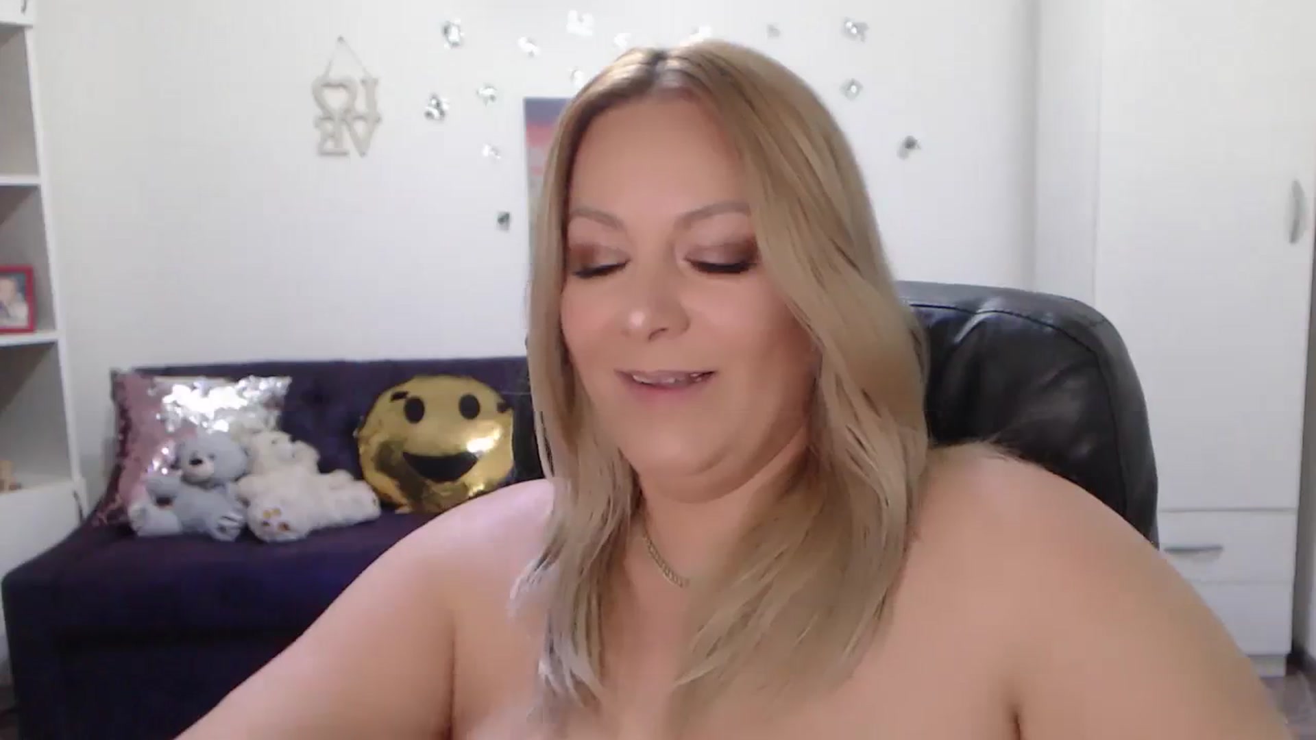 Gallery image thumbnail from A_baby_Boo's myfreecams stream on, 01/14/2024, 21:46 image 2 of 20